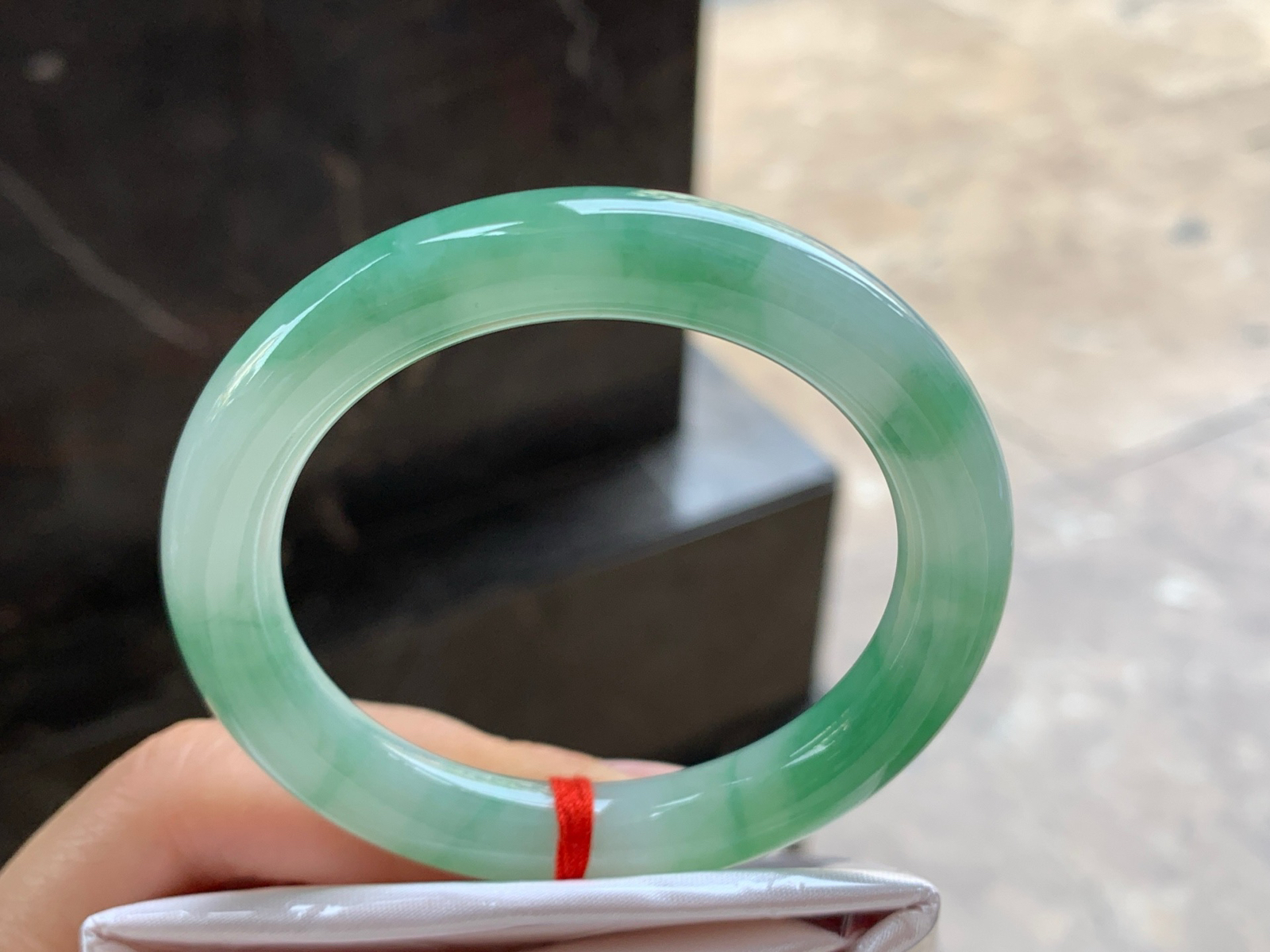 52-9.7

绿花圆条手镯^_^细腻