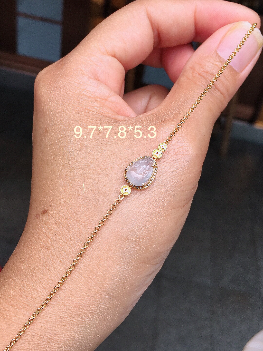 冰种貔貅手链，玉质细腻，荧光感超
强，饱满圆润，尽显优雅气质，18k
金豪华镶嵌