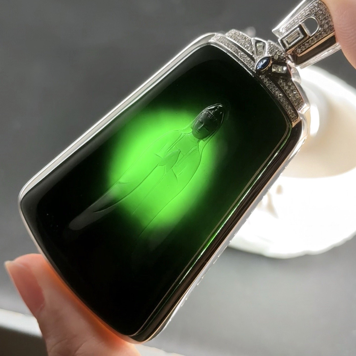 墨翠观音 黑度好 打灯满绿 尺寸75.5