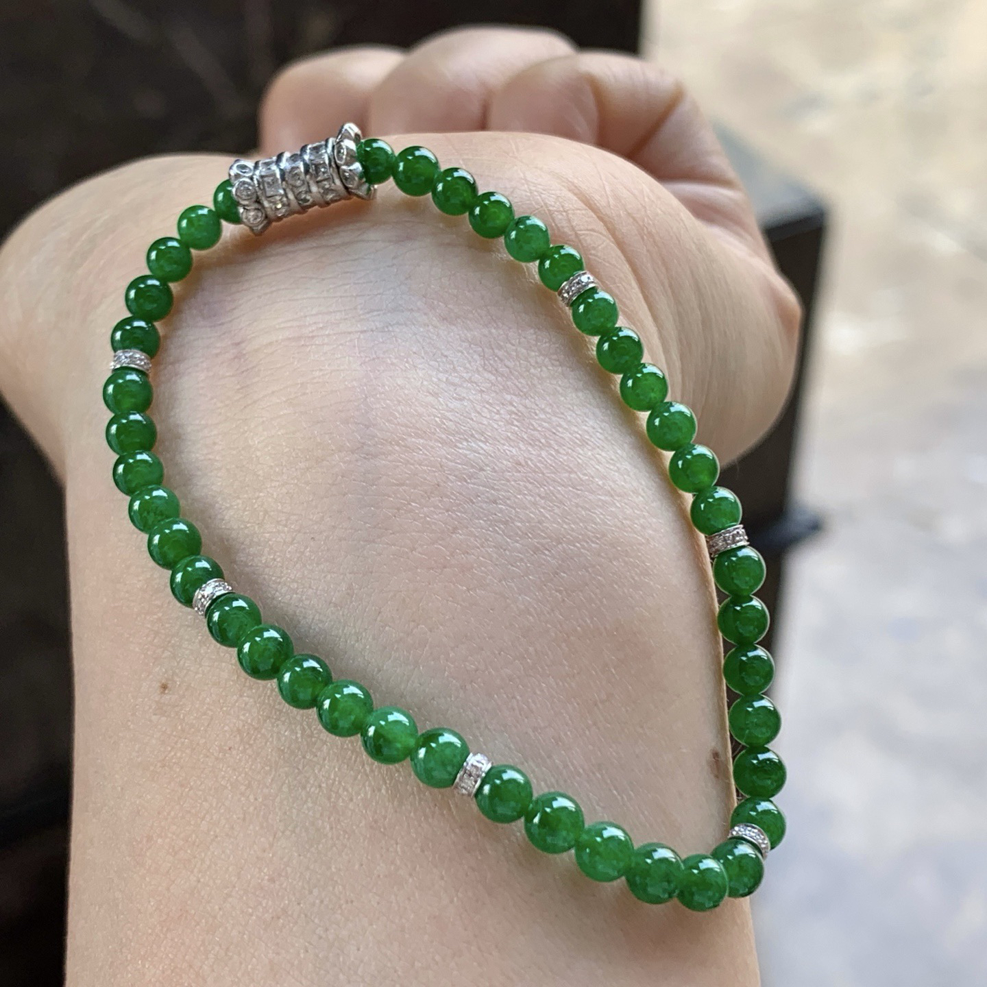 辣绿色手串^_^鲜艳 种色好 金钻镶嵌