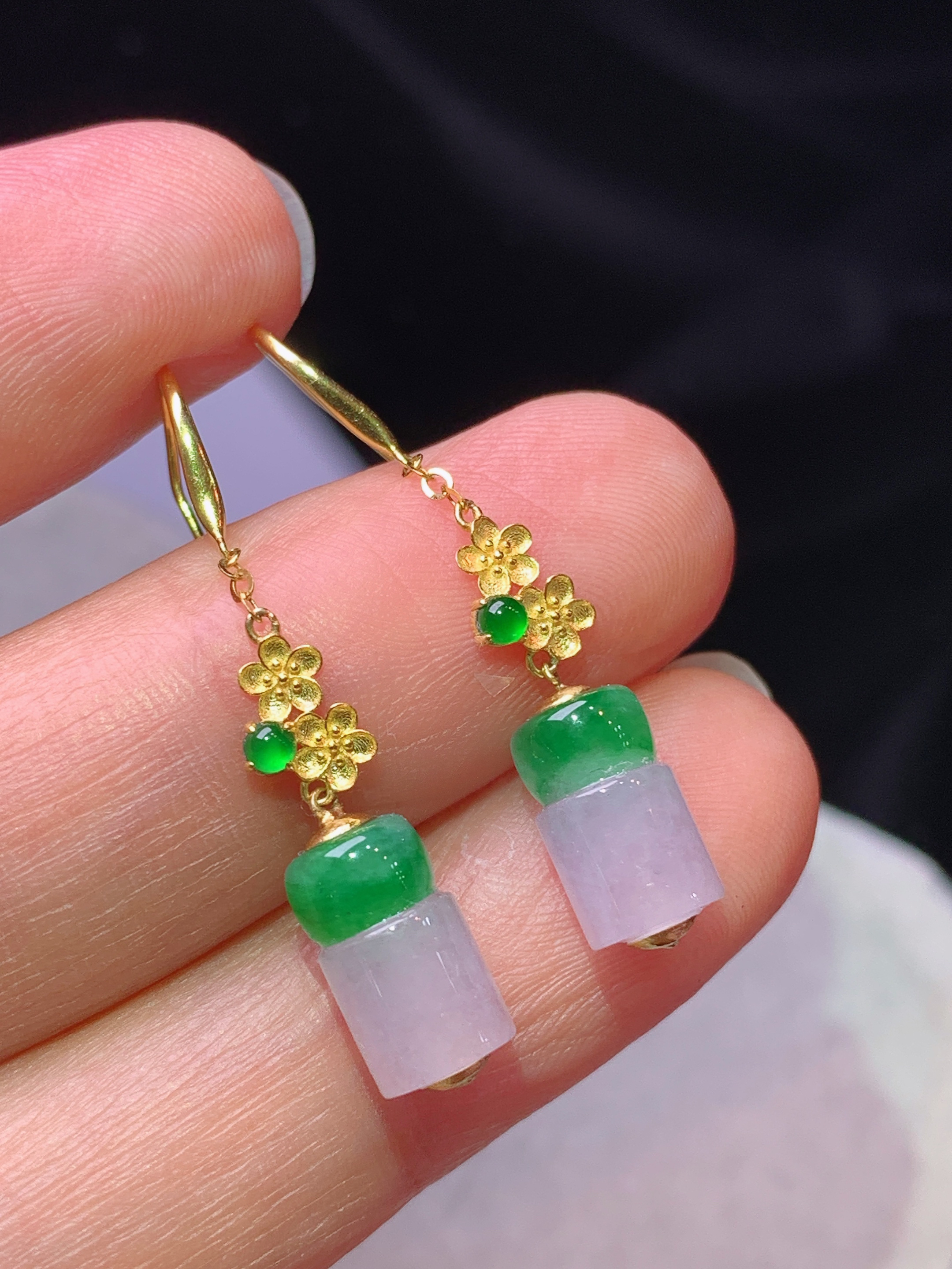 18k金镶嵌冰淡紫罗兰玉柱耳坠 玉质细腻 色泽艳丽清新 水润亮眼 整体尺寸33.6*9.5*5.6e