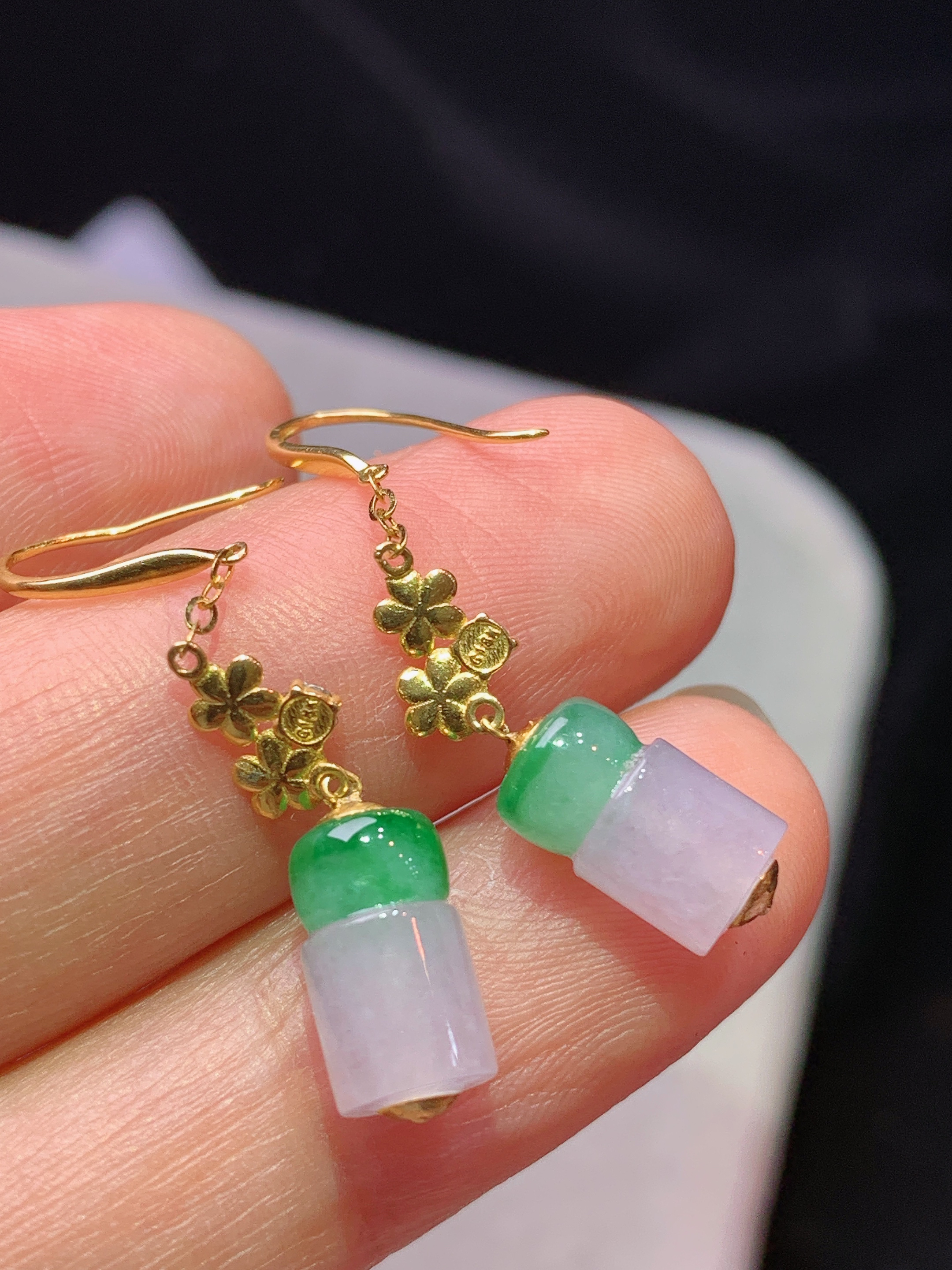 18k金镶嵌冰淡紫罗兰玉柱耳坠 玉质细腻 色泽艳丽清新 水润亮眼 整体尺寸33.6*9.5*5.6e1