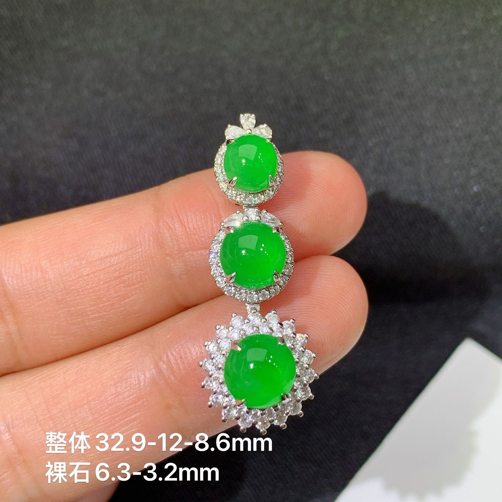 冰阳绿蛋面吊坠，18k金镶嵌，冰润色阳，玉质细腻，种水足，Mz 尺寸32.9*12*8.6