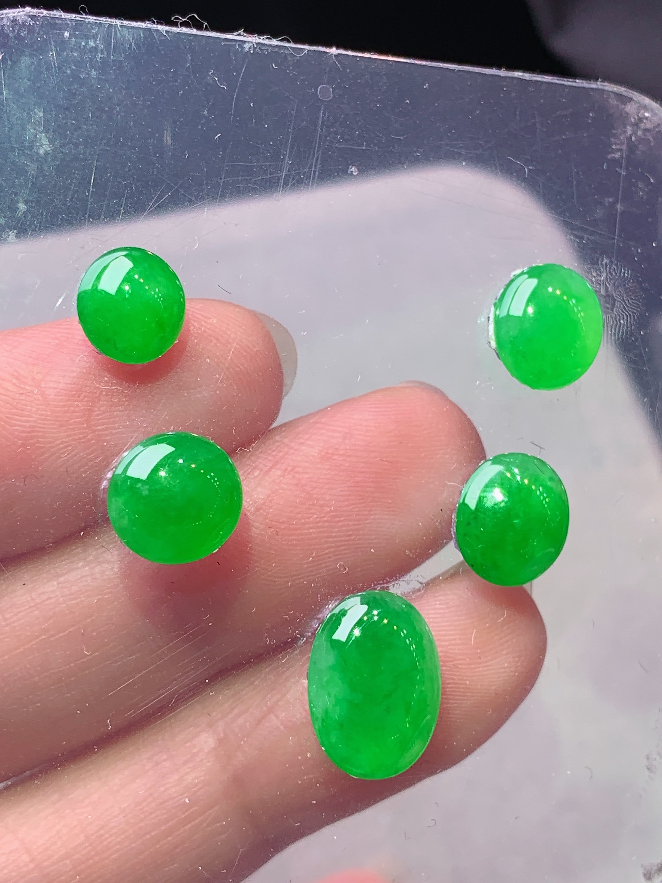 镶嵌款 冰阳绿蛋面一手 玉质细腻 色泽艳丽清新 水润亮眼 整体尺寸11.8*8.8*4.2j3