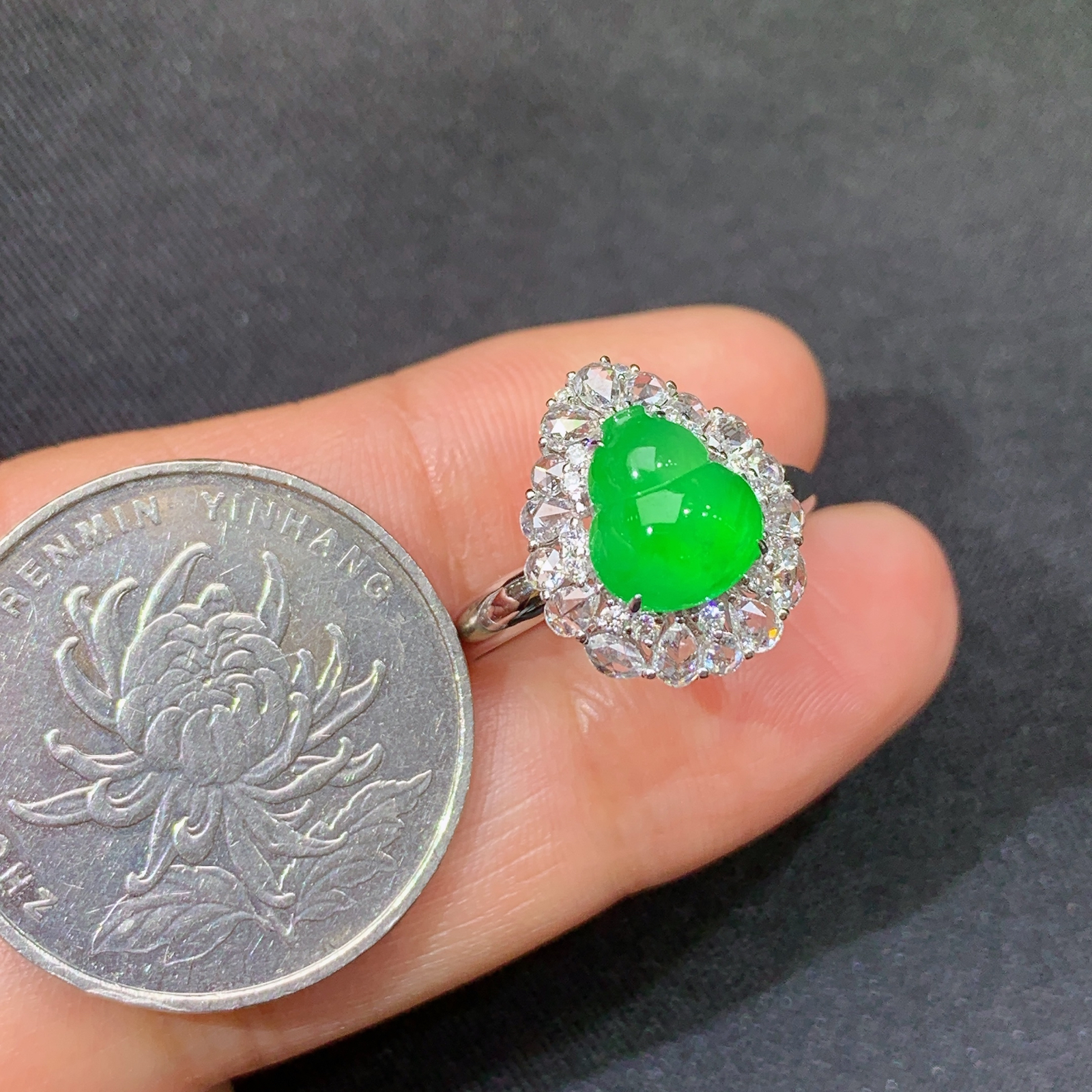 冰阳绿葫芦戒指，18k金镶嵌，简约时尚，冰润色阳，种水足，Tl 尺寸8.4*7.1*3.3