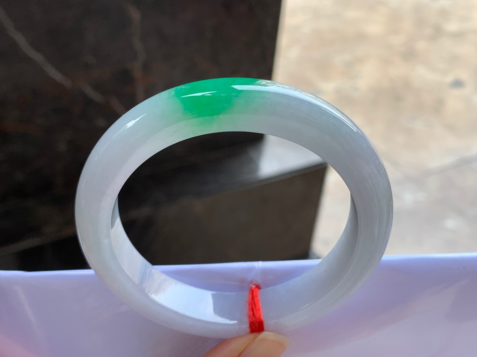 57-12.5-9

带色手镯^_^玉质温润 颜色鲜艳