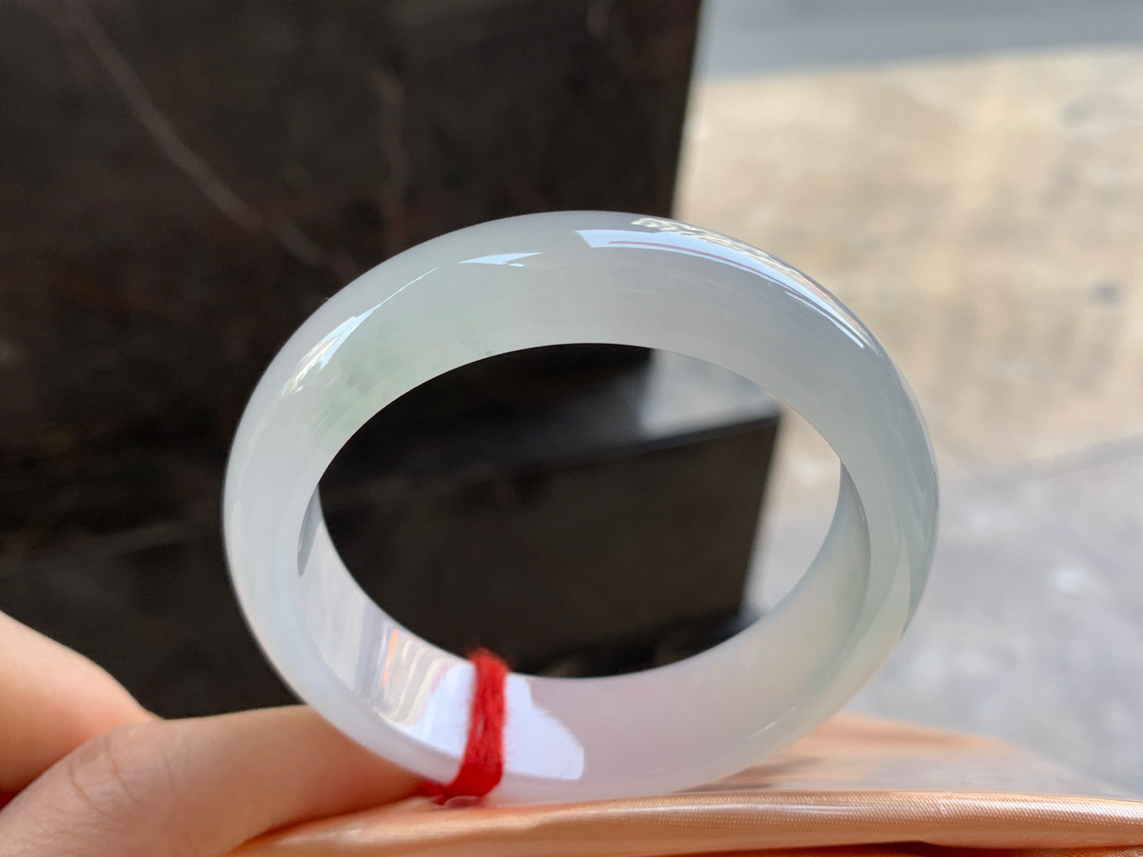 53.5-15.8-8

冰种宽版手镯^_^冰透