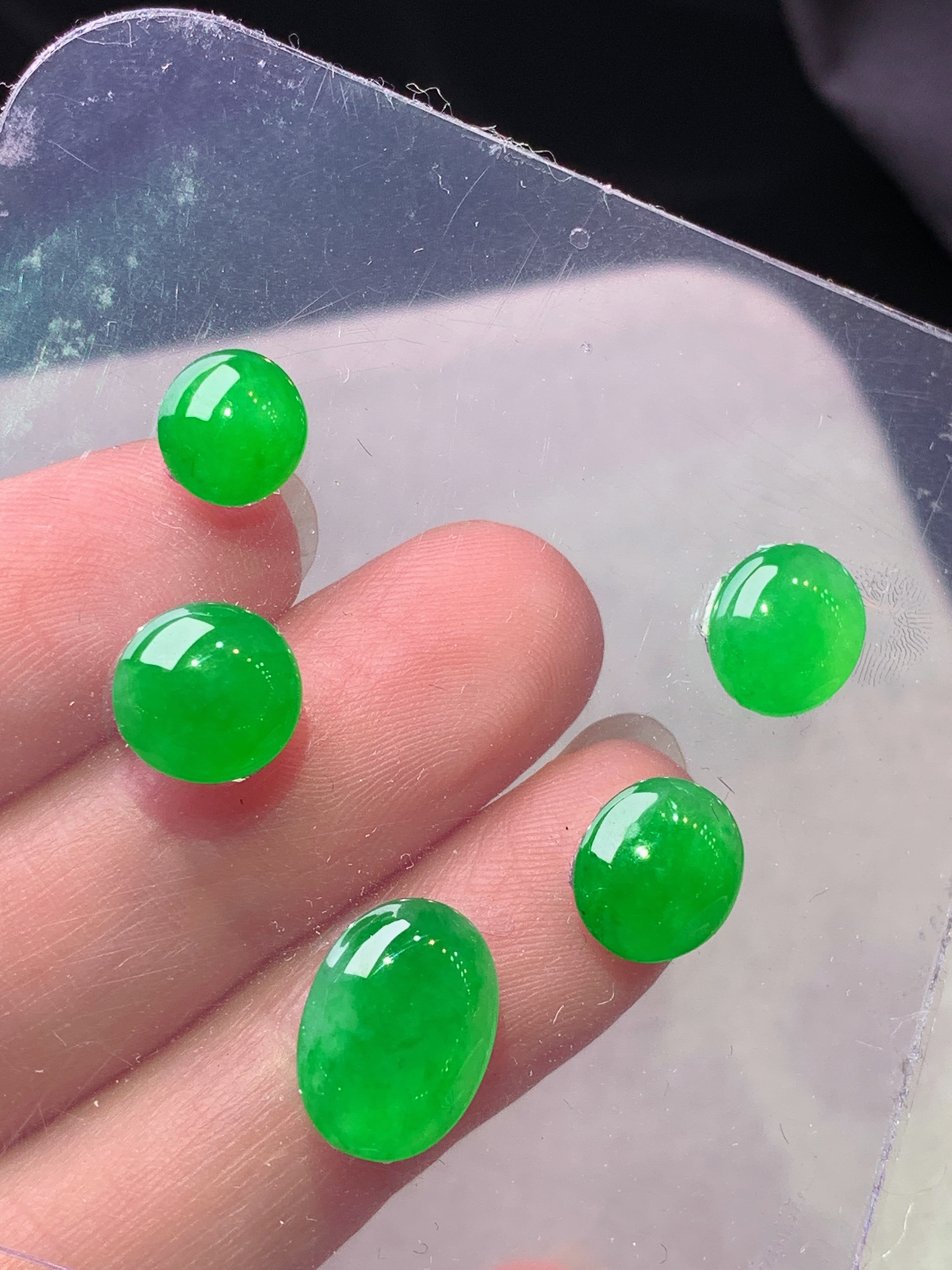 镶嵌款 冰阳绿蛋面一手 玉质细腻 色泽艳丽清新 水润亮眼 整体尺寸11.8*8.8*4.2j3