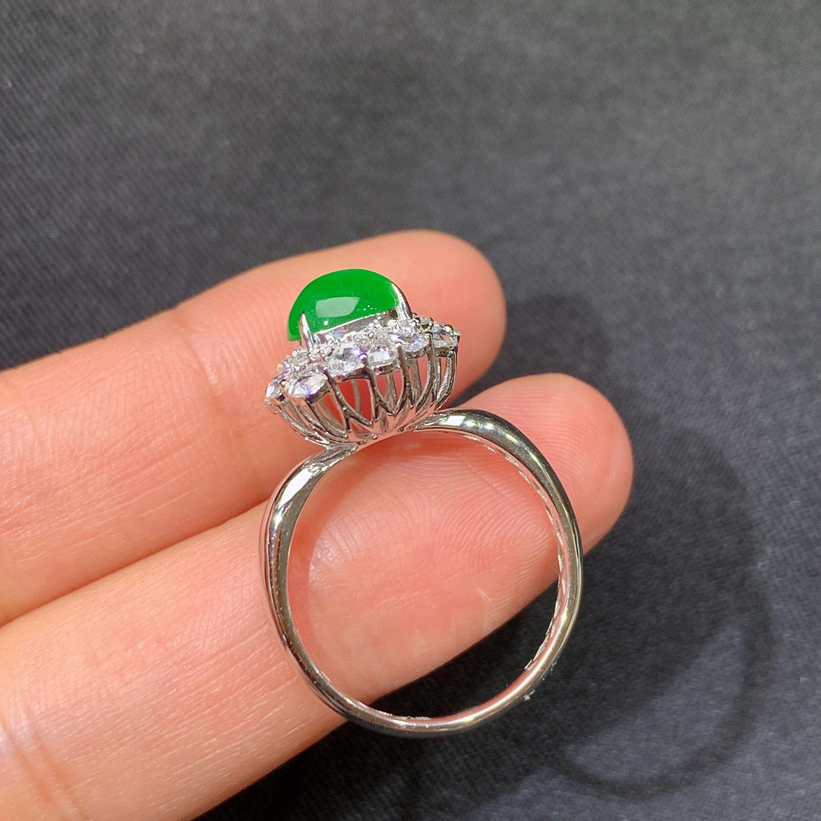 冰阳绿葫芦戒指，18k金镶嵌，简约时尚，冰润色阳，种水足，Tl 尺寸8.4*7.1*3.3