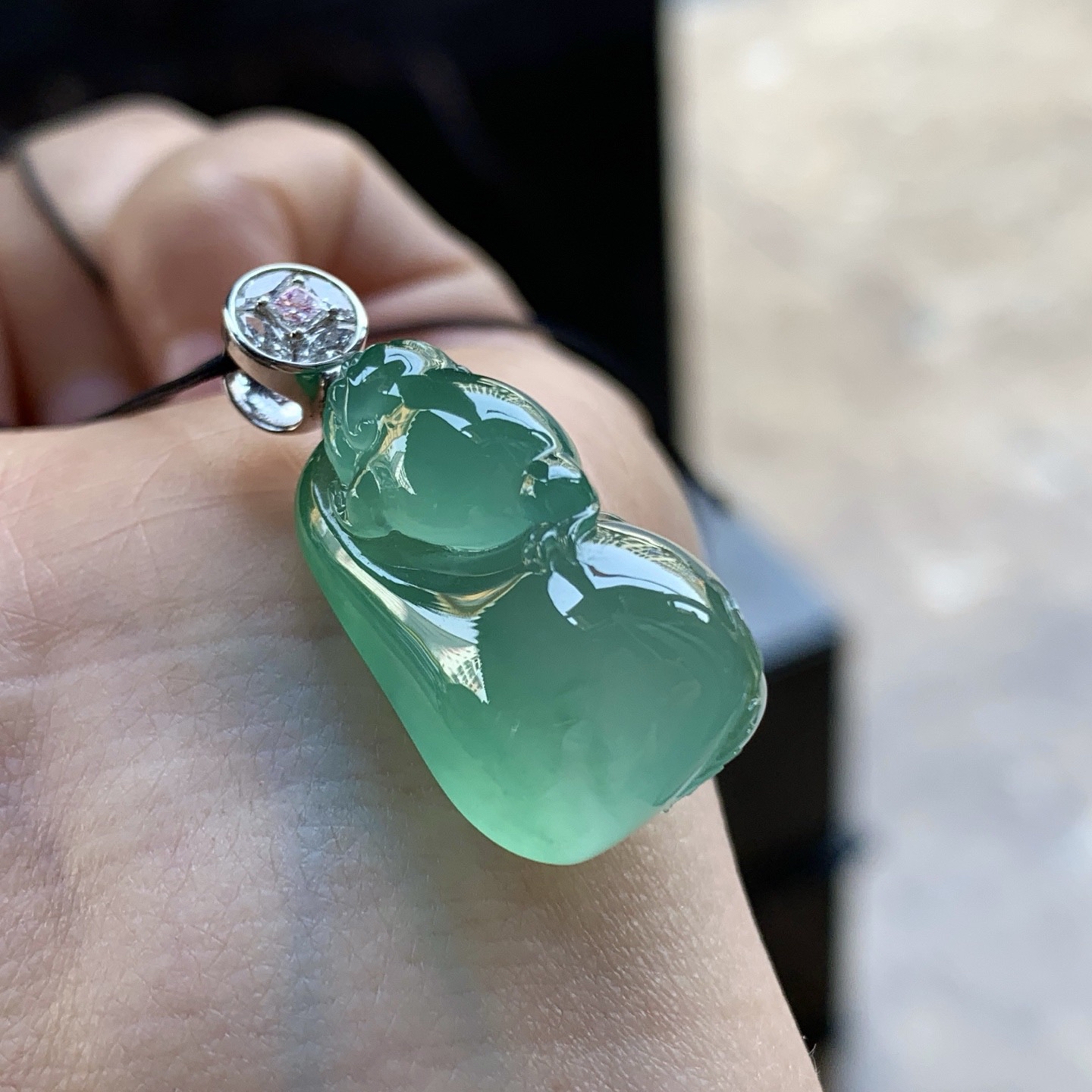 金扣冰晴绿钱袋吊坠^_^饱满 颜色好看 胶块儿