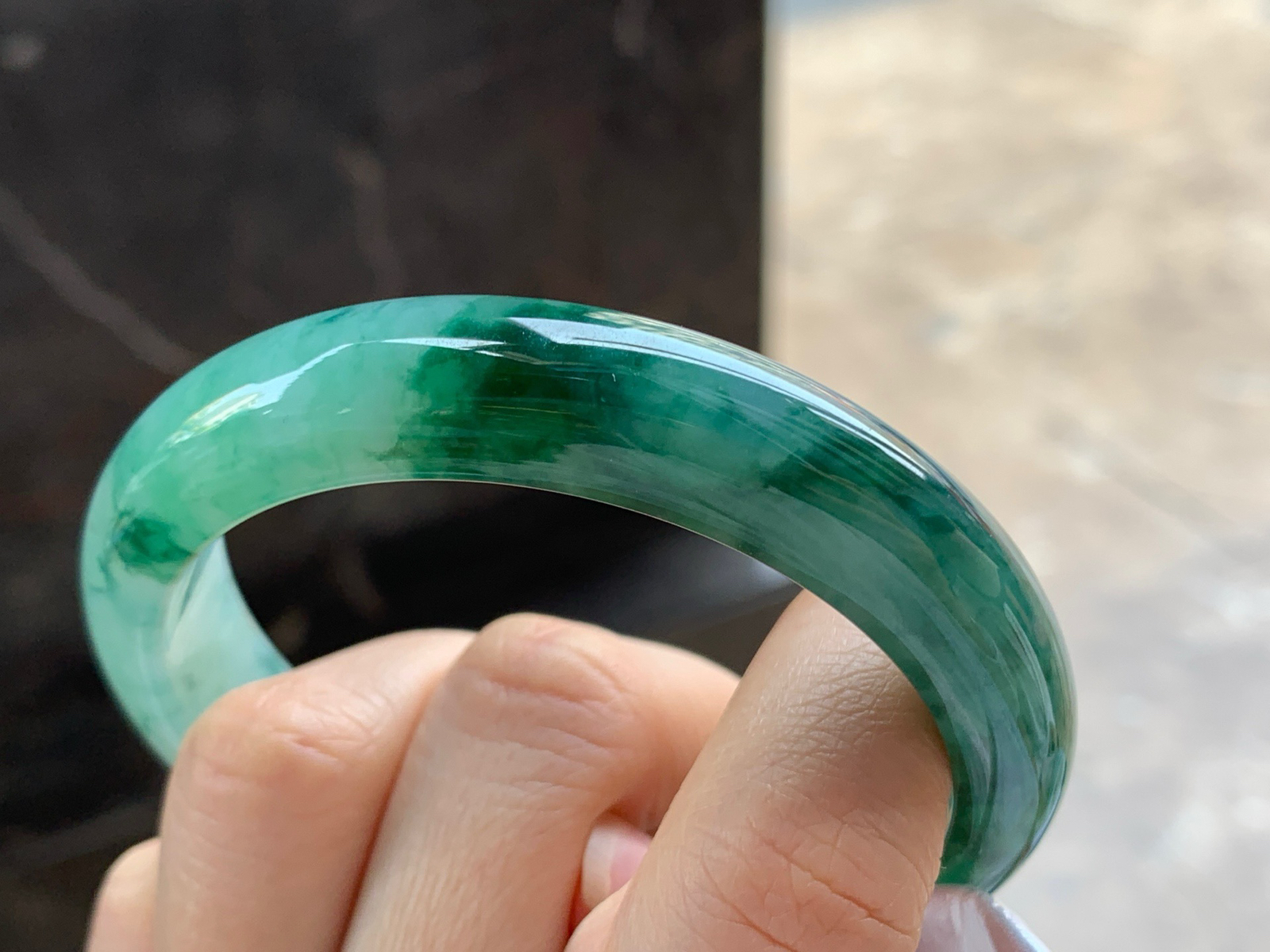 56.5-12.6-7.9

飘花手镯^_^玉质温润