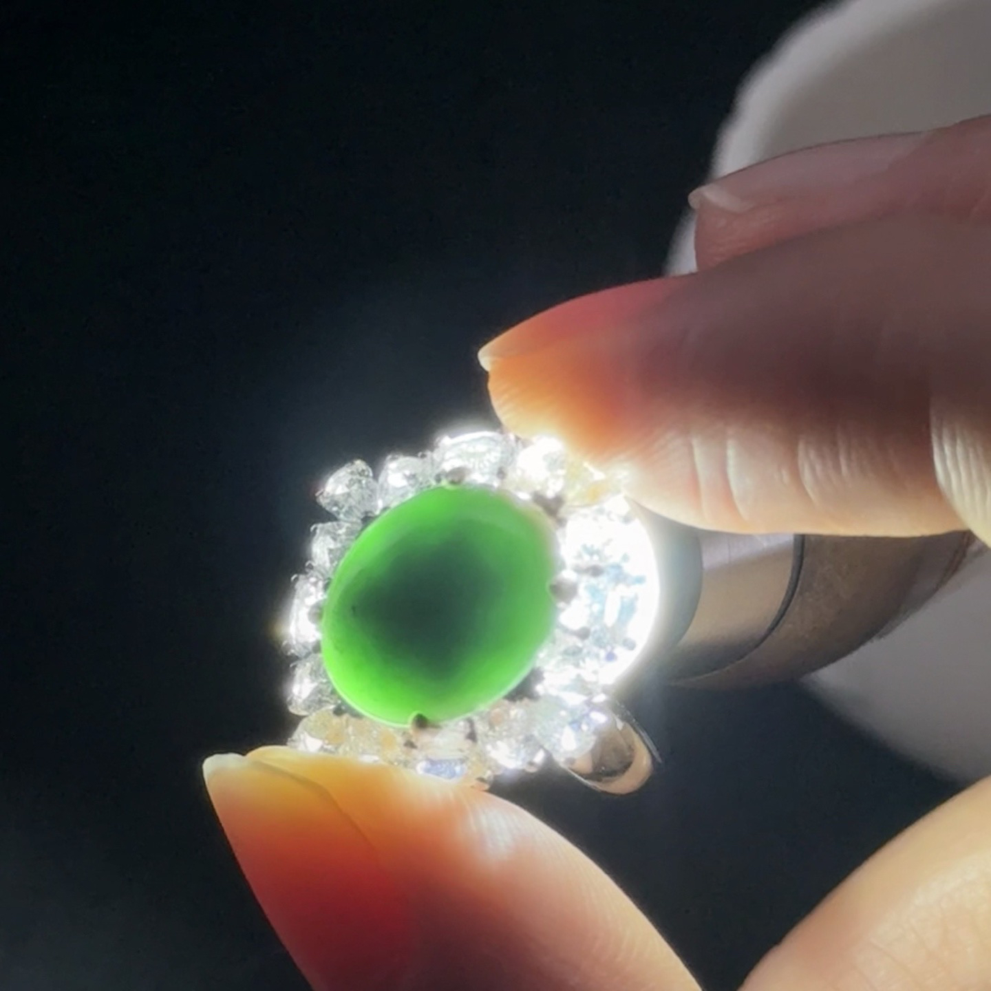 精品18k墨翠女戒 种好色正 黑度极好 打灯通透 油性十足  尺寸20.3