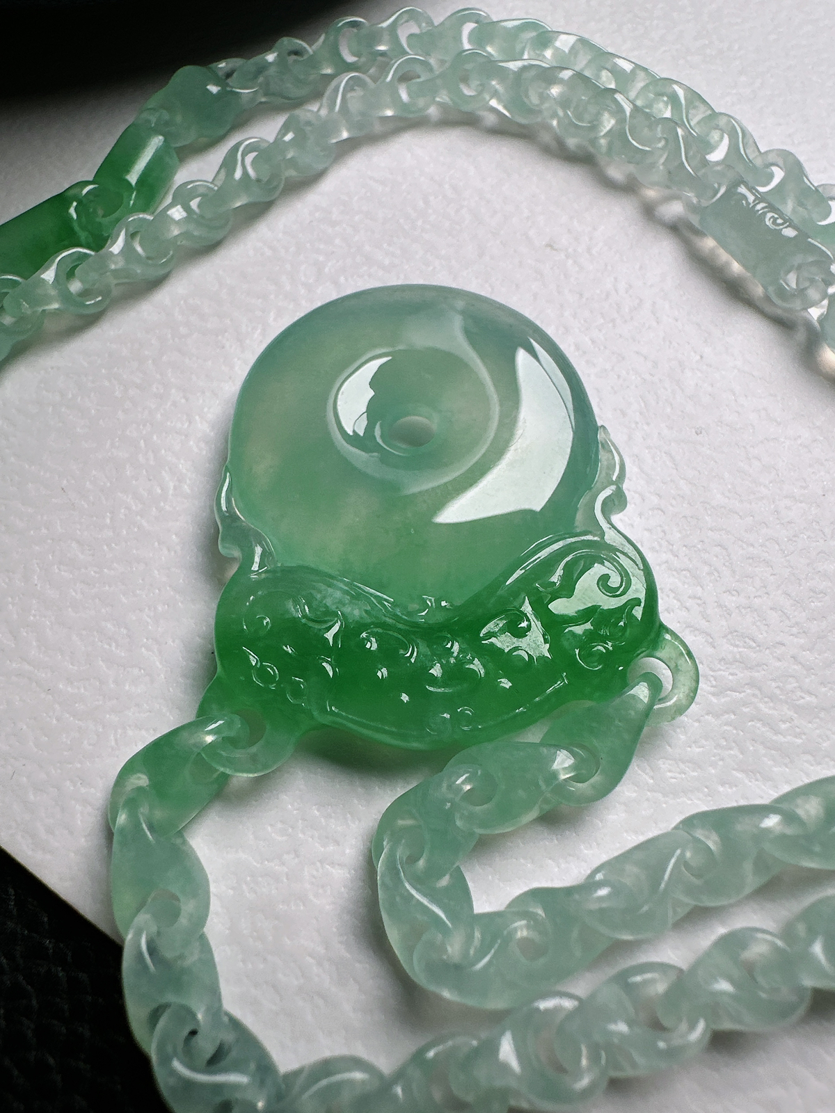 【稀缺】【链牌】比大熊猫还难得见到的冰飘绿链牌来啦！！！冰感十足的材料，环环相扣的设计，可遇而不可求，品质很好，收藏可选！