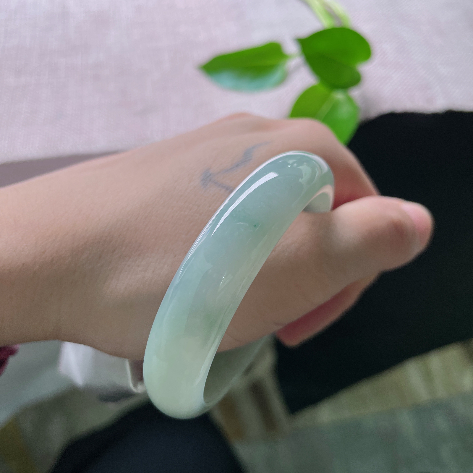 51.4/12.5/6.5绿底贵妃，清新，种水好，底子细腻，皮纹..