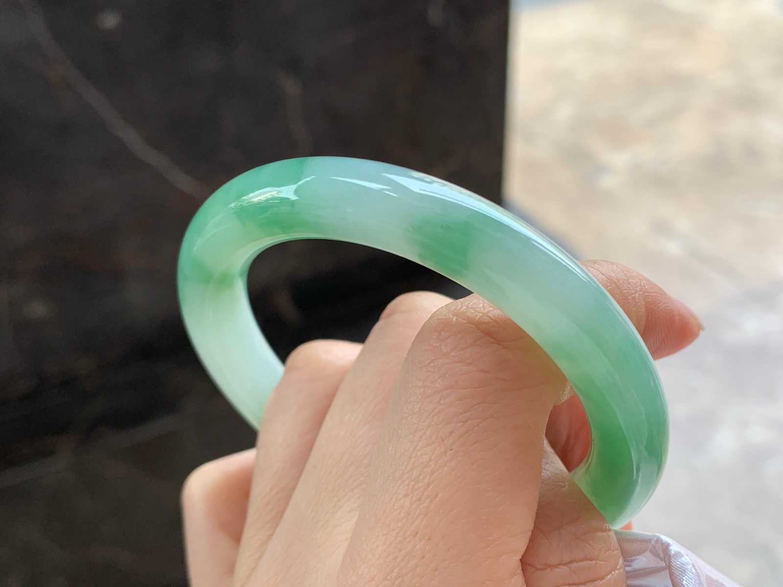 52-9.7

绿花圆条手镯^_^细腻