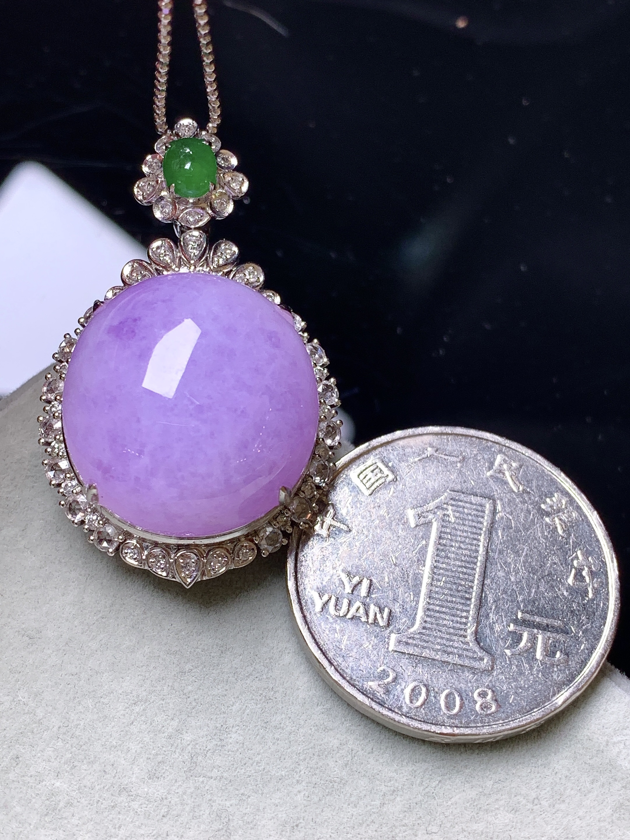 18k金钻镶嵌紫罗兰蛋面吊坠 玉质细腻 色泽艳丽清新 水润亮眼 整体尺寸36.5*22.6*16.5b7