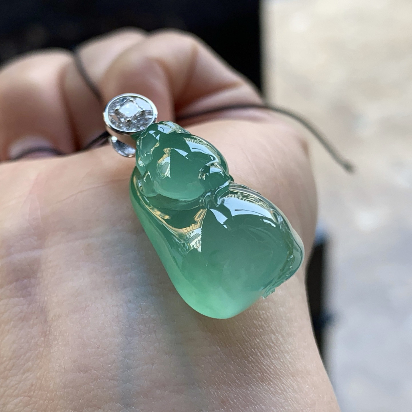 金扣冰晴绿钱袋吊坠^_^饱满 颜色好看 胶块儿