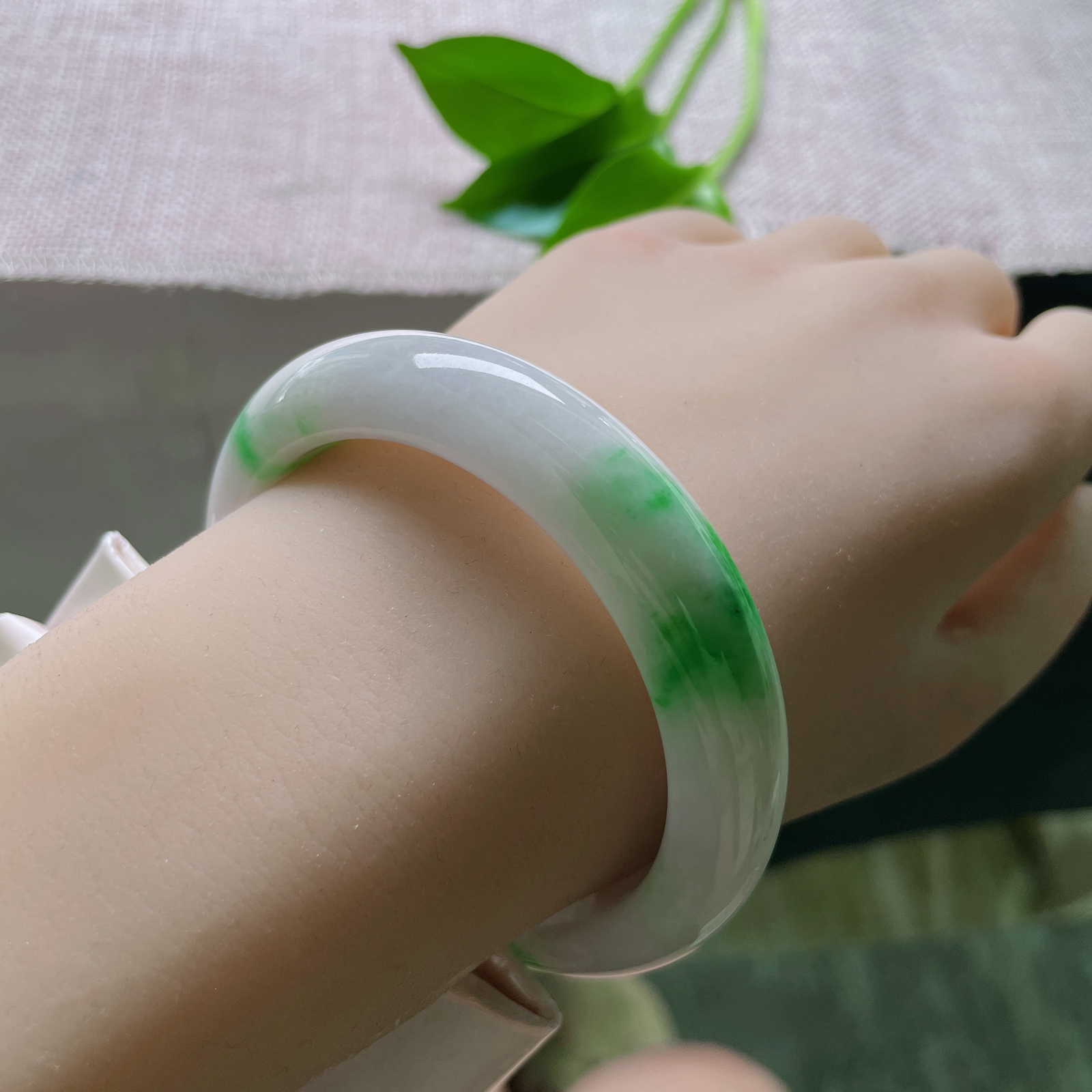 55.9/12.3/8.8，飘绿正圈，水润，细腻，优雅，点翠千金..