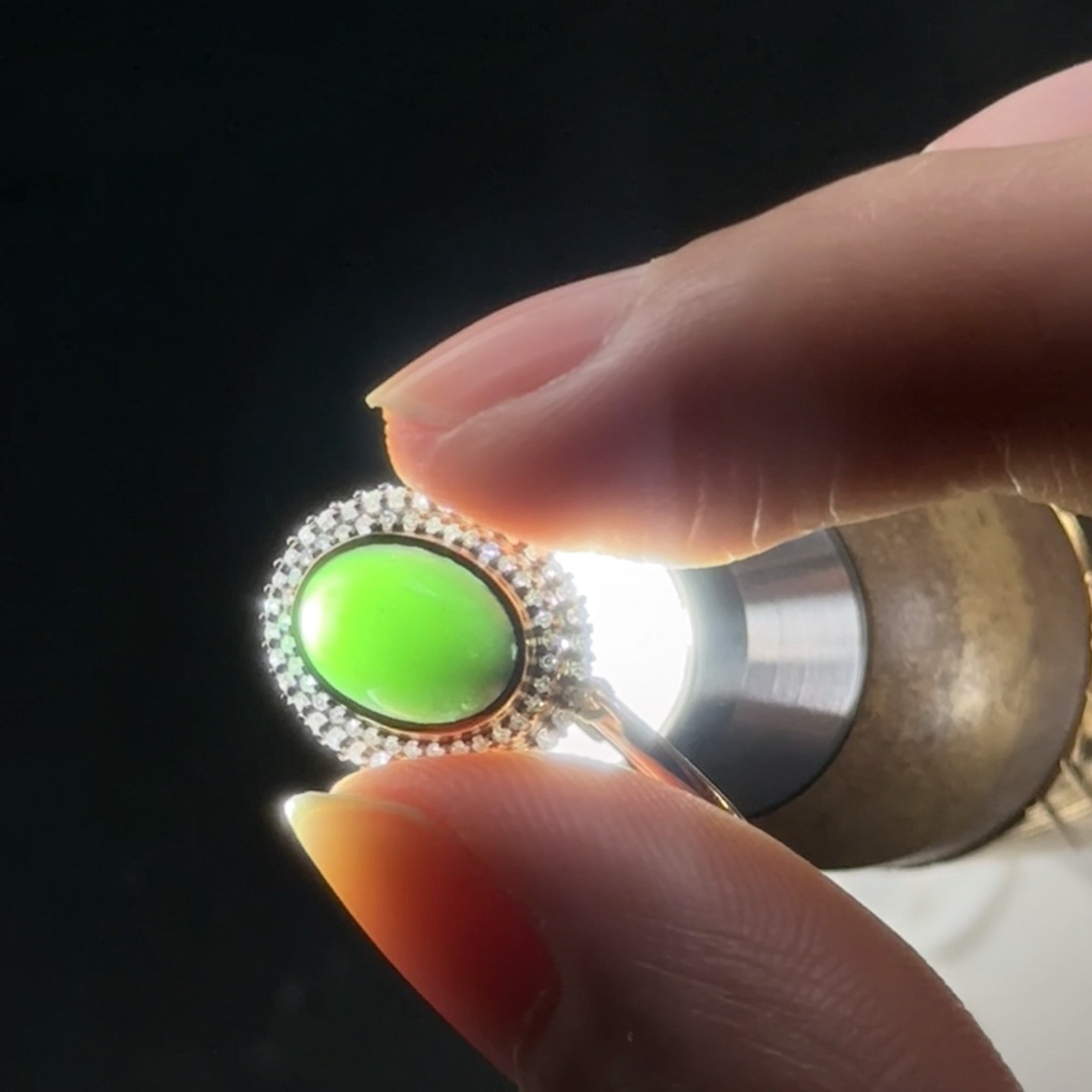 18k墨翠蛋面耳坠 满钻豪镶 打灯通透 油性十足 尺寸14.1