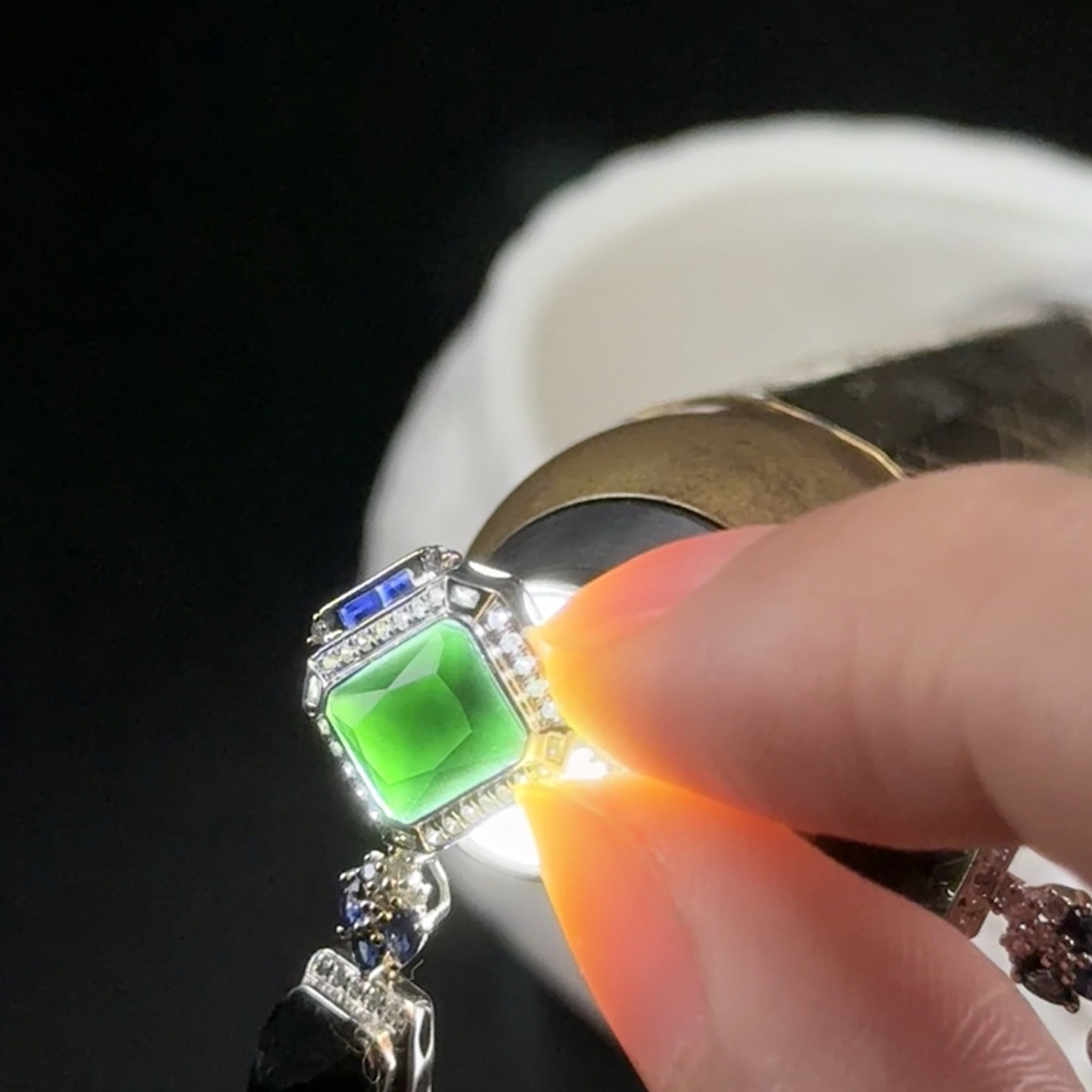 精品18k墨翠项链 种好色正 黑度极好 打灯通透 油性十足  尺寸10.5