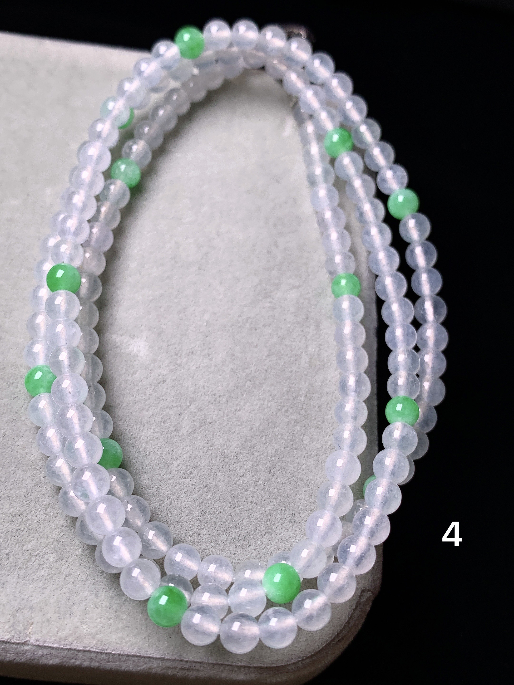 冰种圆珠项链 玉质细腻 色泽艳丽清新 水润亮眼 整体尺寸4b7