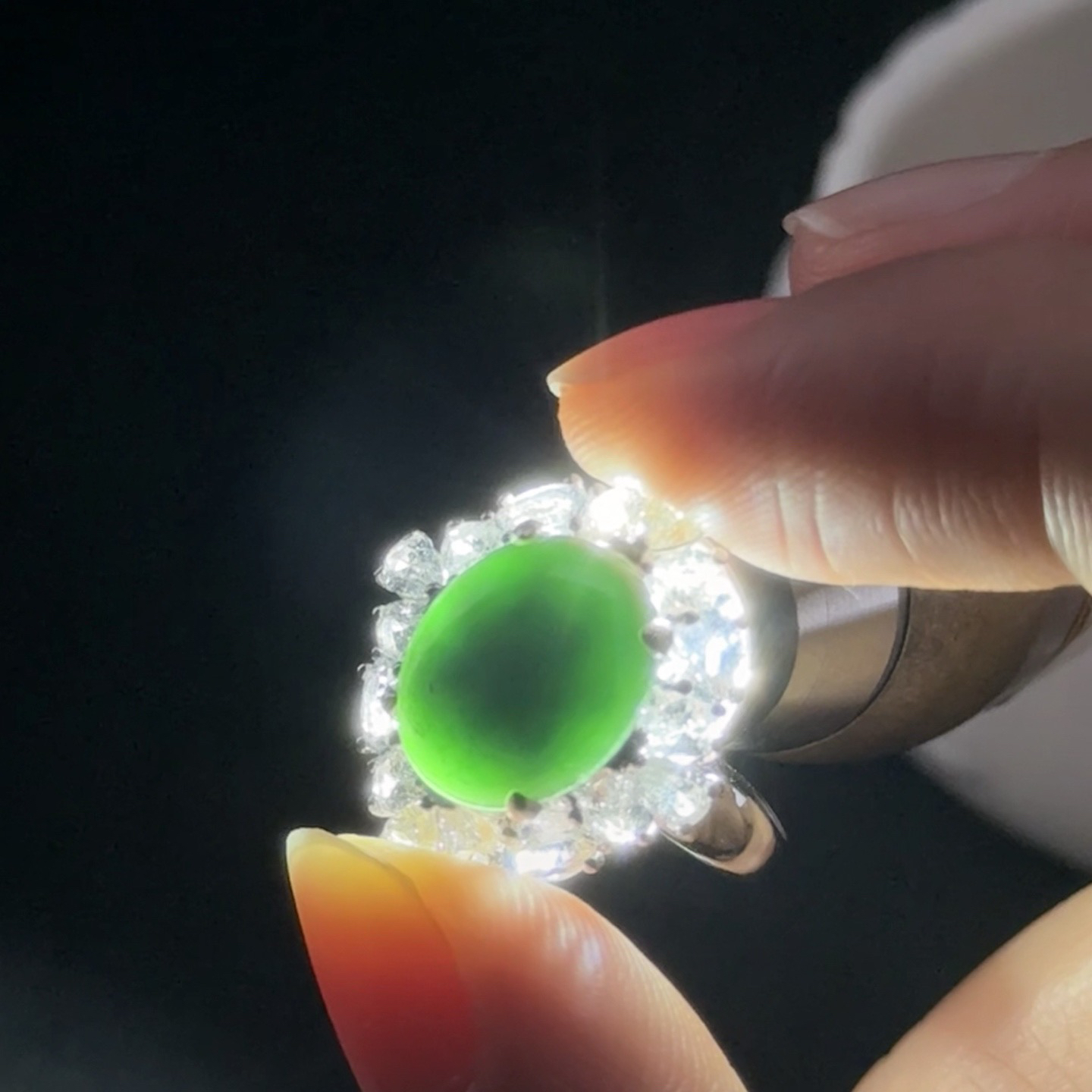 精品18k墨翠女戒 种好色正 黑度极好 打灯通透 油性十足  尺寸20.3