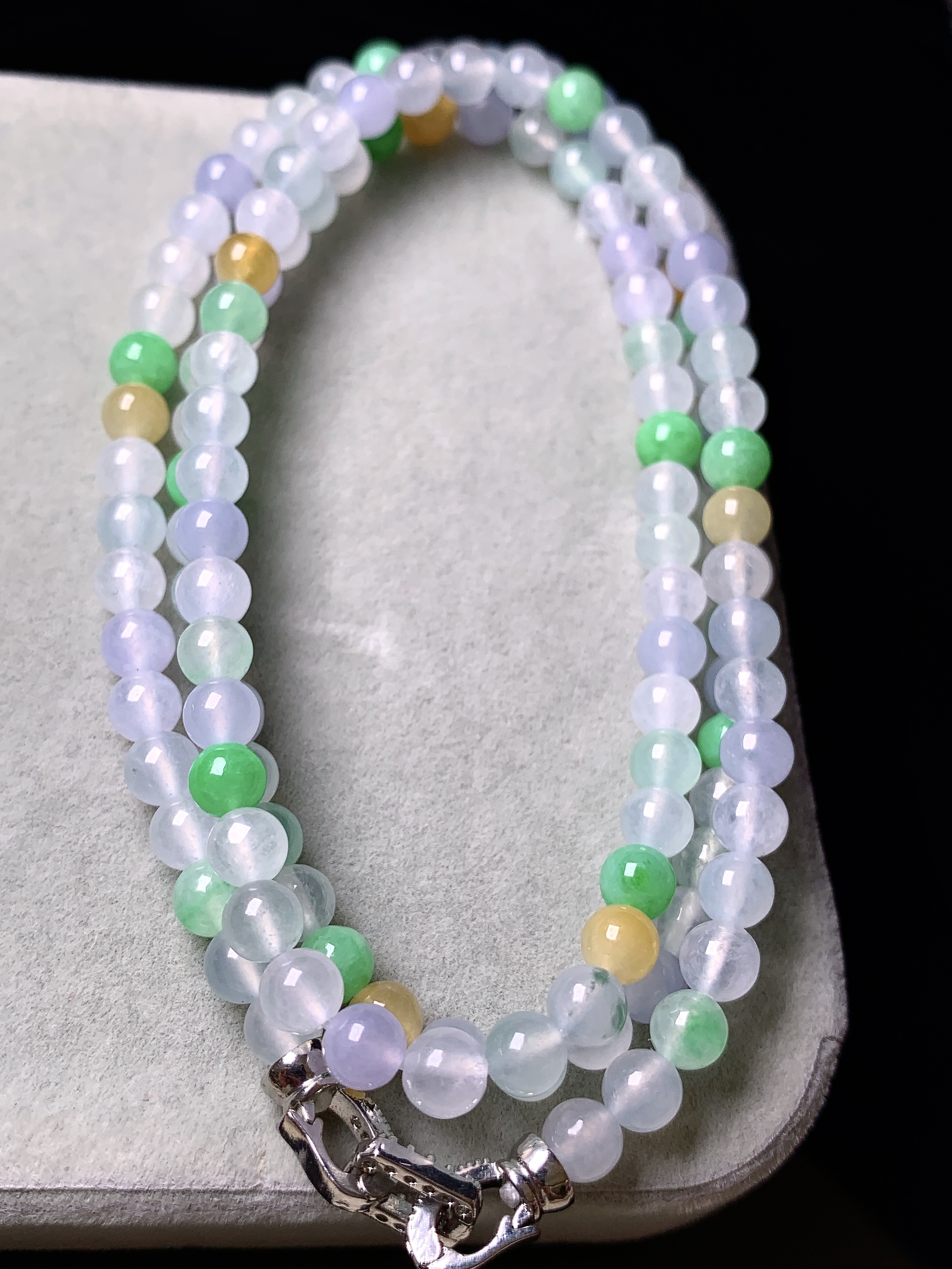 冰黄绿圆珠项链 玉质细腻 色泽艳丽清新 水润亮眼 整体尺寸4.8b7