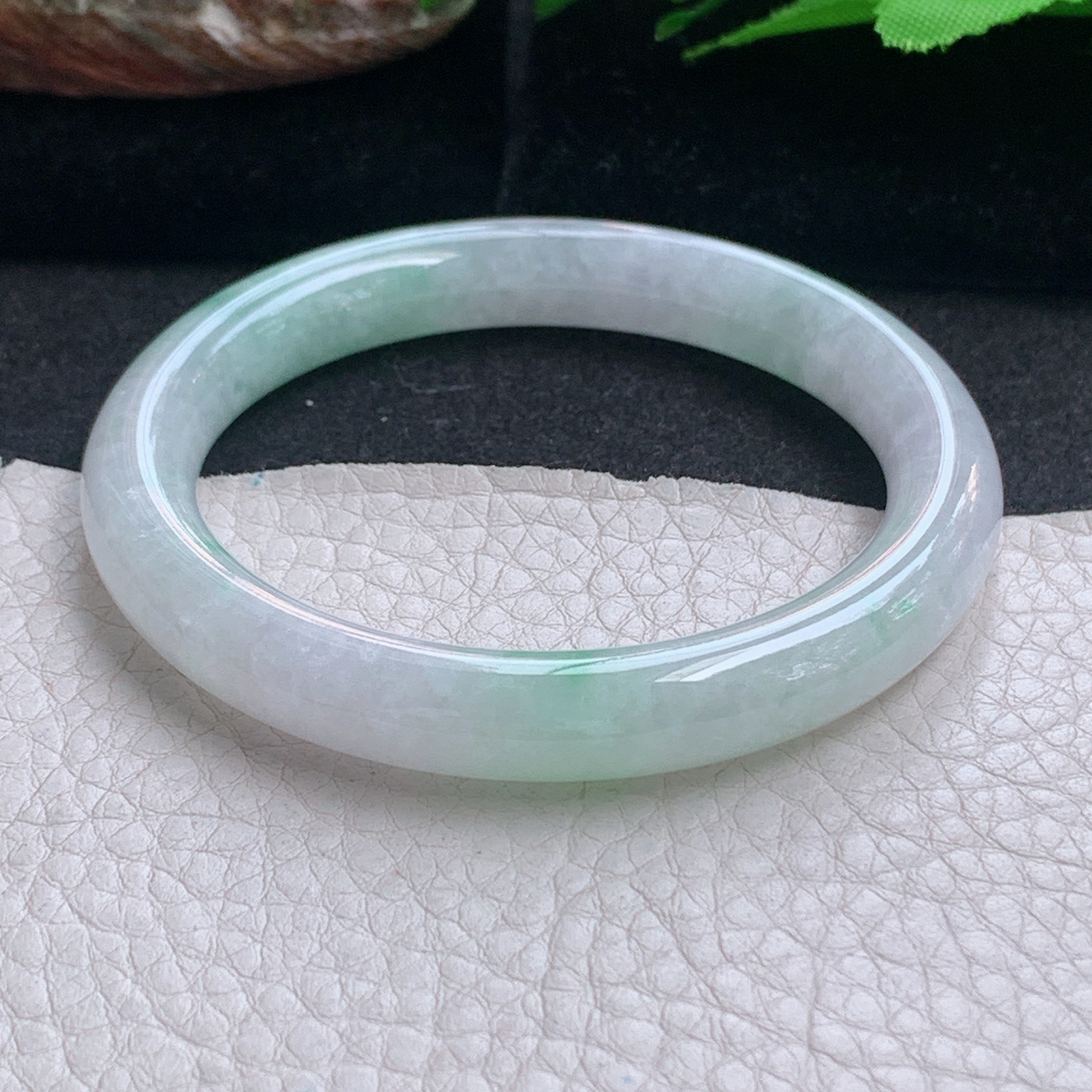 n小圈口52.5*9*8.6美人镯 天然缅甸翡翠a货手镯飘绿花水润圆条玉镯子