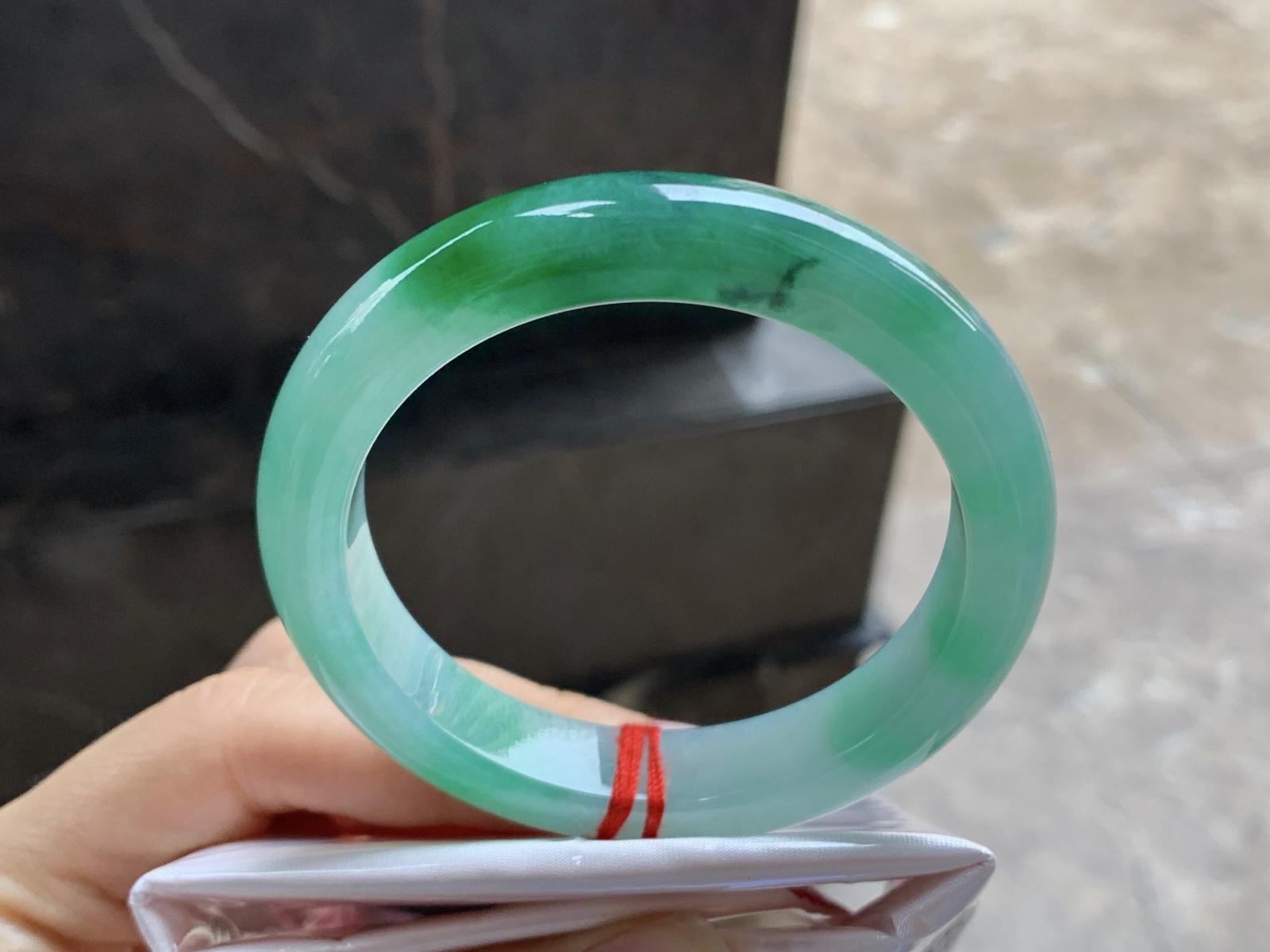 53.5-11.4-8.5

绿色手镯^_^鲜艳