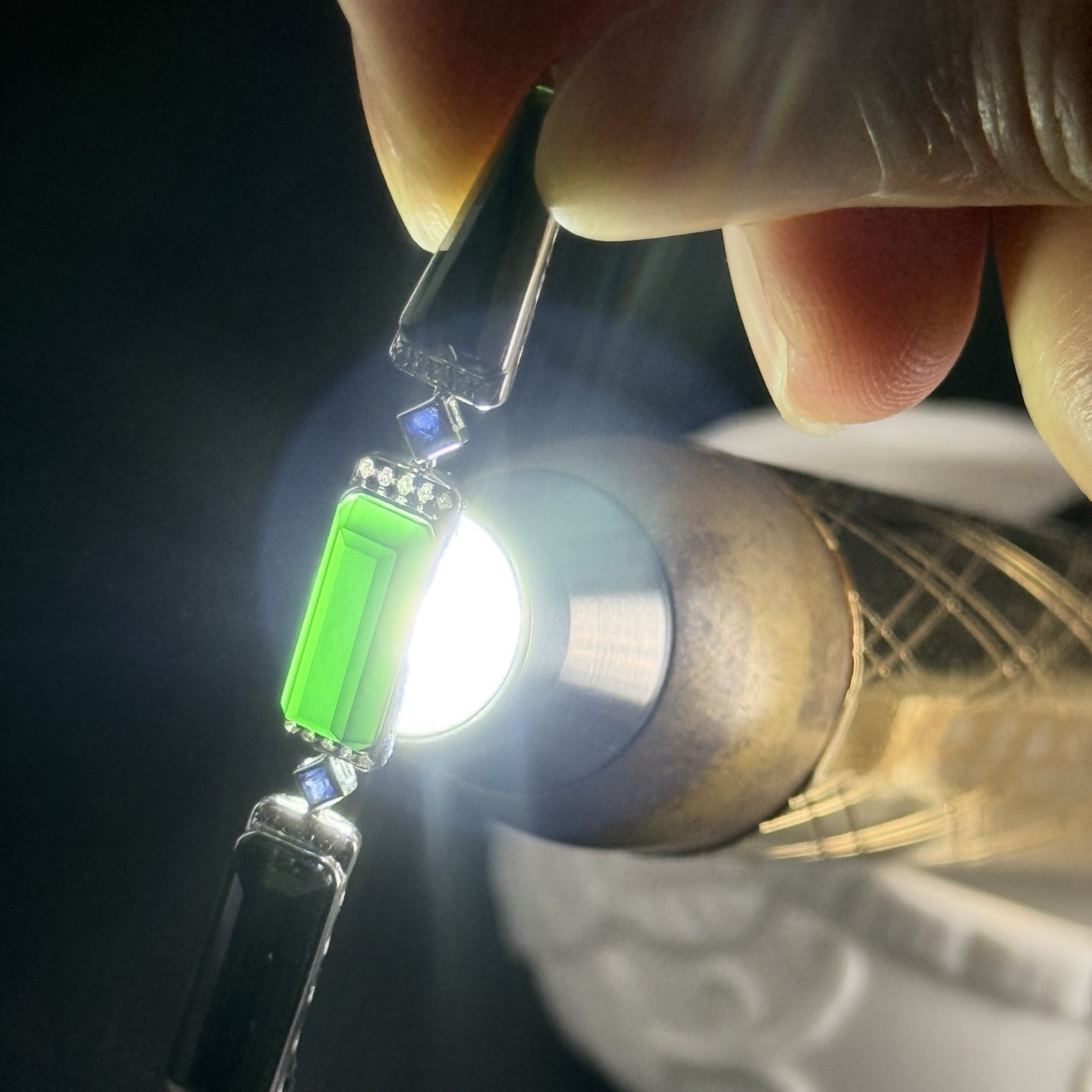 精品18k墨翠手链 种好色正 黑度极好 打灯通透 油性十足  尺寸13.5