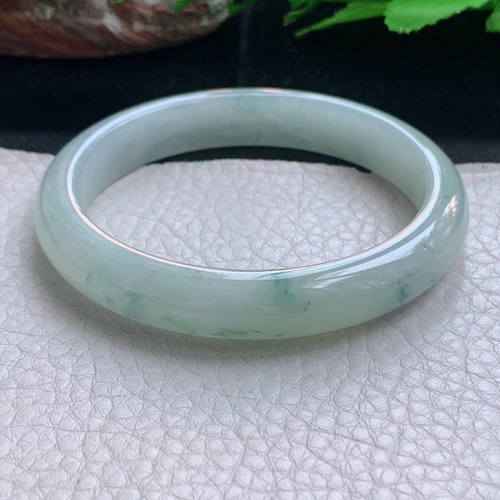 xx实拍56*10.5*7.5平安镯 天然缅甸翡翠a货手镯飘花秀气正圈叮当镯