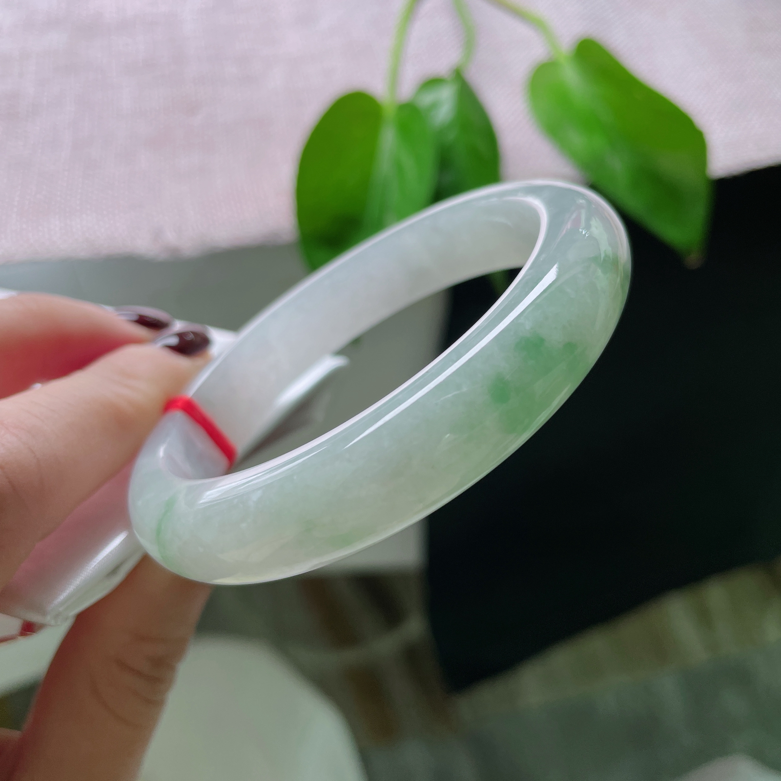 57/12.1/8.4，飘花正圈，水头好，种老，色融于底，清新化开。棉线..