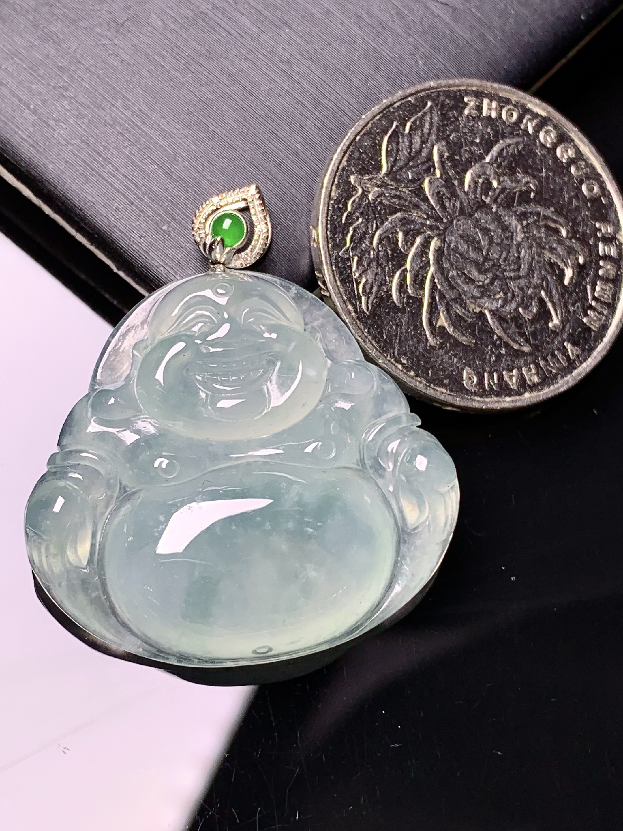 18k金镶嵌冰种佛公吊坠 玉质细腻 色泽艳丽清新 水润亮眼 整体尺寸33.5*29.5*6e1