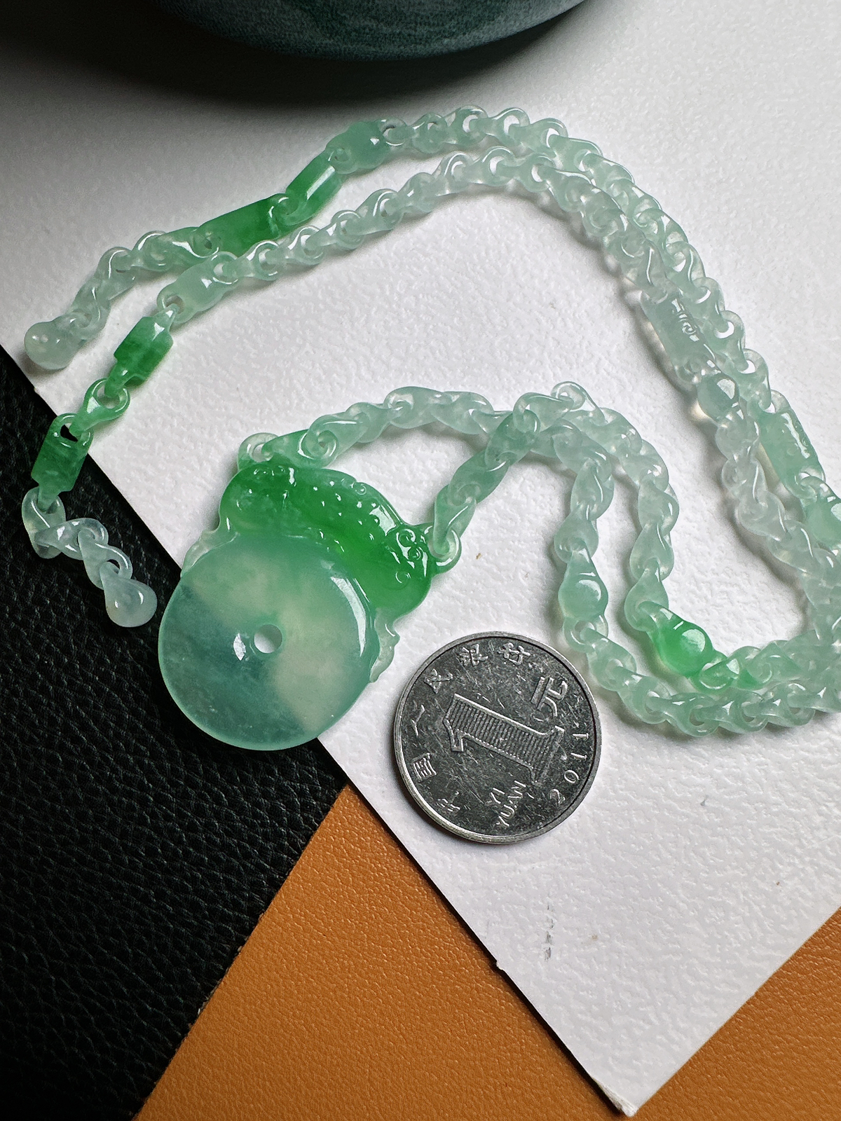 【稀缺】【链牌】比大熊猫还难得见到的冰飘绿链牌来啦！！！冰感十足的材料，环环相扣的设计，可遇而不可求，品质很好，收藏可选！