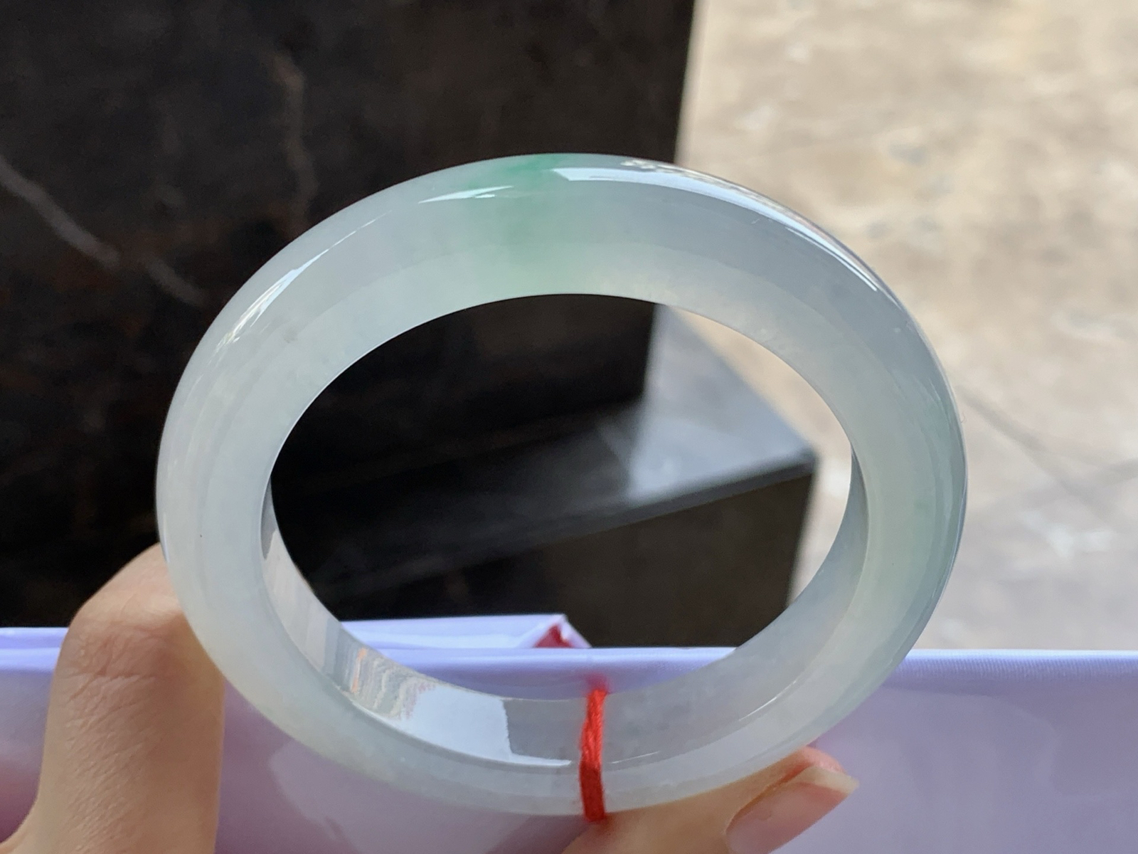 59-12-10

冰种飘绿手镯^_^种水冰透