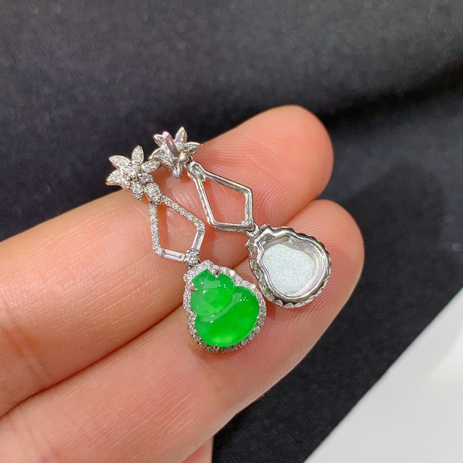 冰阳绿葫芦耳坠，18k金镶嵌，简约时尚，冰润色阳，种水足，Wx 尺寸7*6.1*2