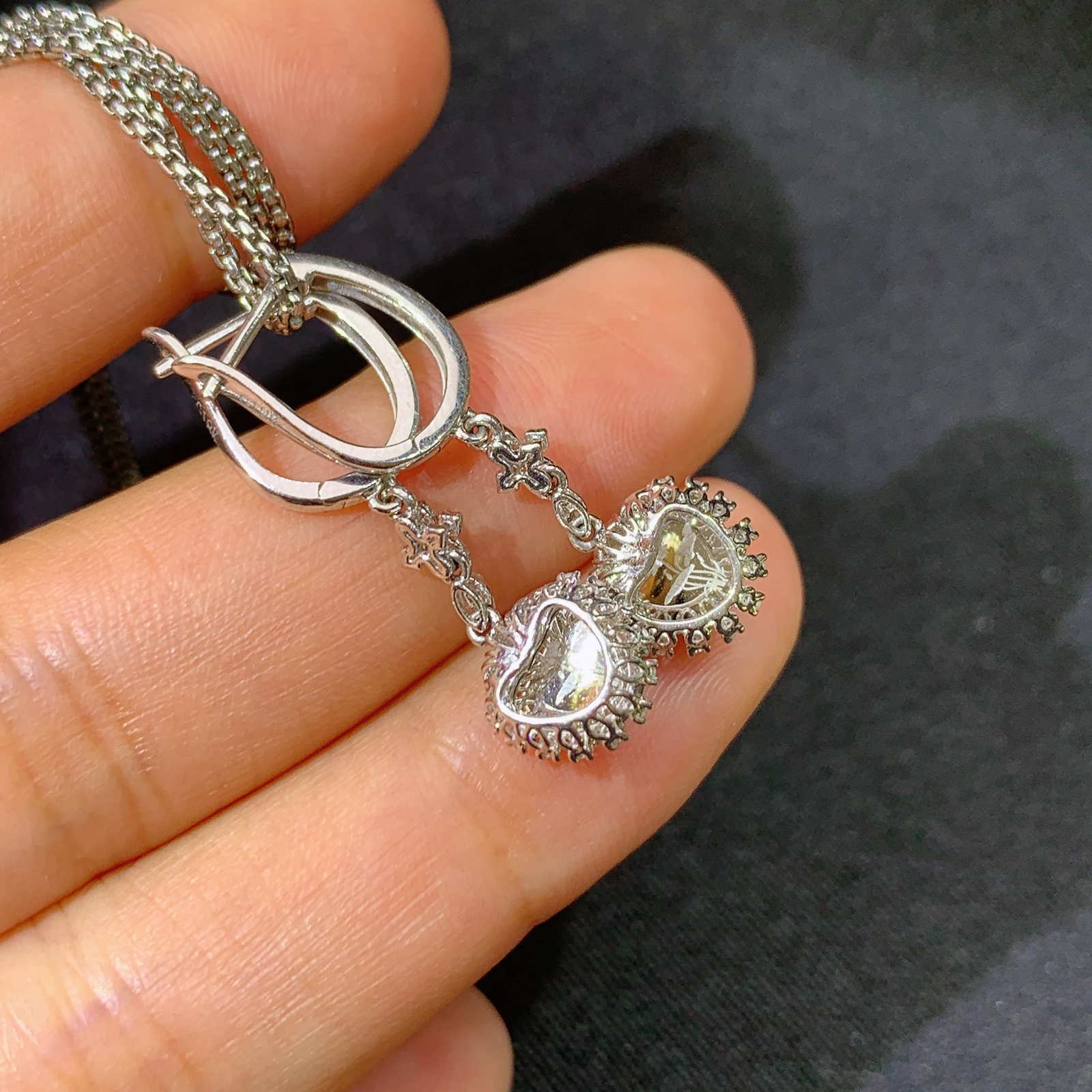 冰阳绿如意耳坠，18k金镶嵌，款式新颖，冰润色阳，种水足，Cr 尺寸4.7*6*2