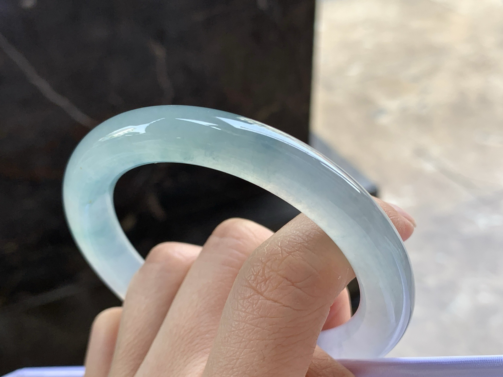 57-10

冰蓝水圆条手镯^_^清透