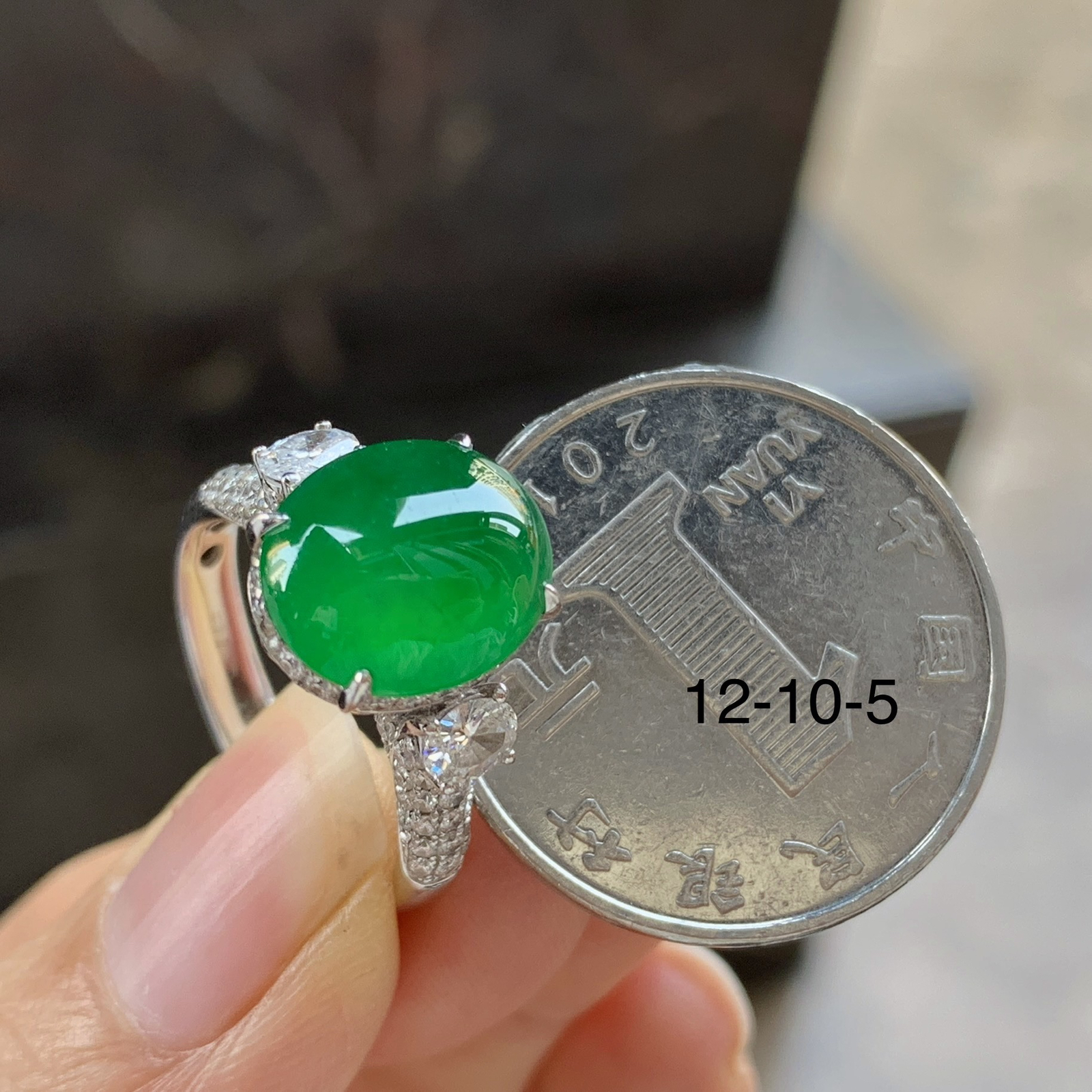 冰辣绿色戒指^_^颜色鲜艳 种水好 银托