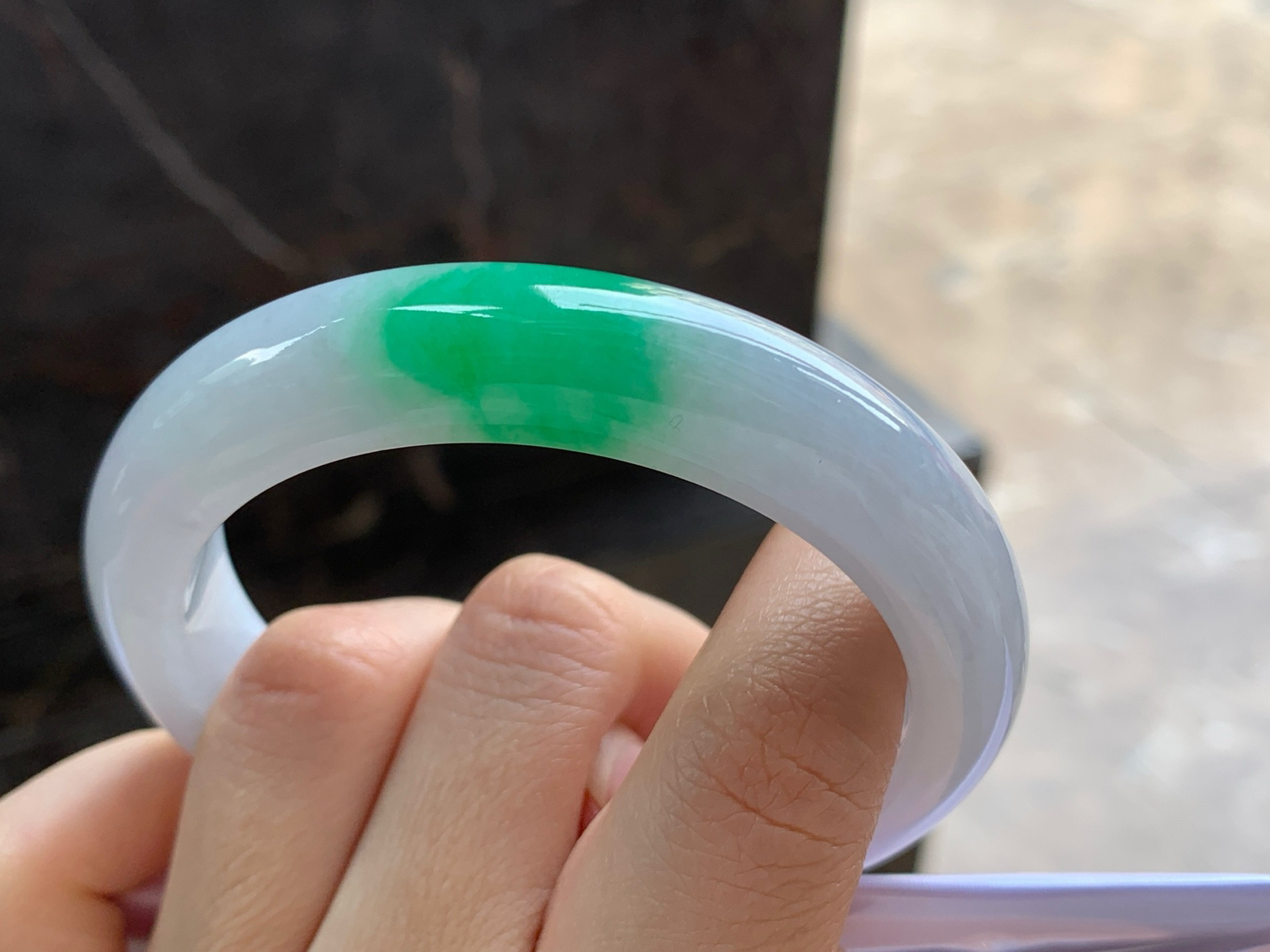 57-12.5-9

带色手镯^_^玉质温润 颜色鲜艳