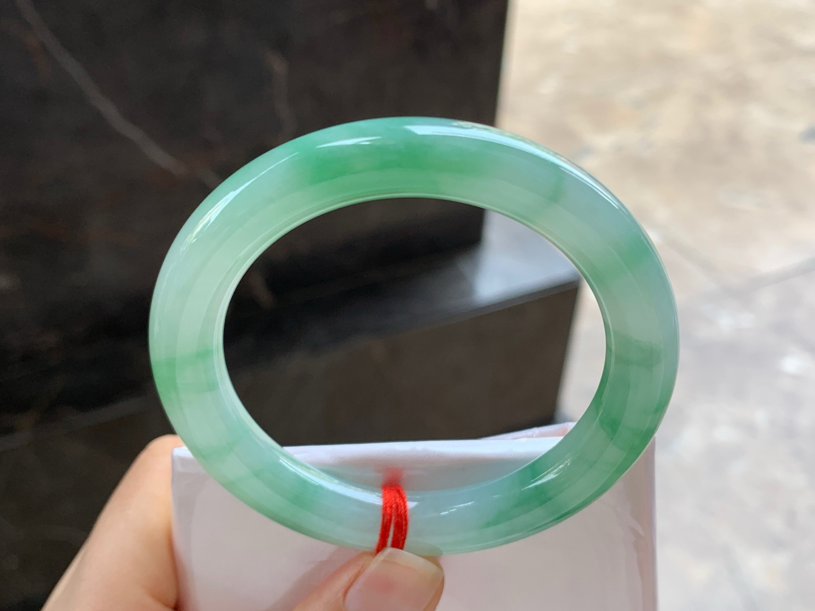 52-9.7

绿花圆条手镯^_^细腻