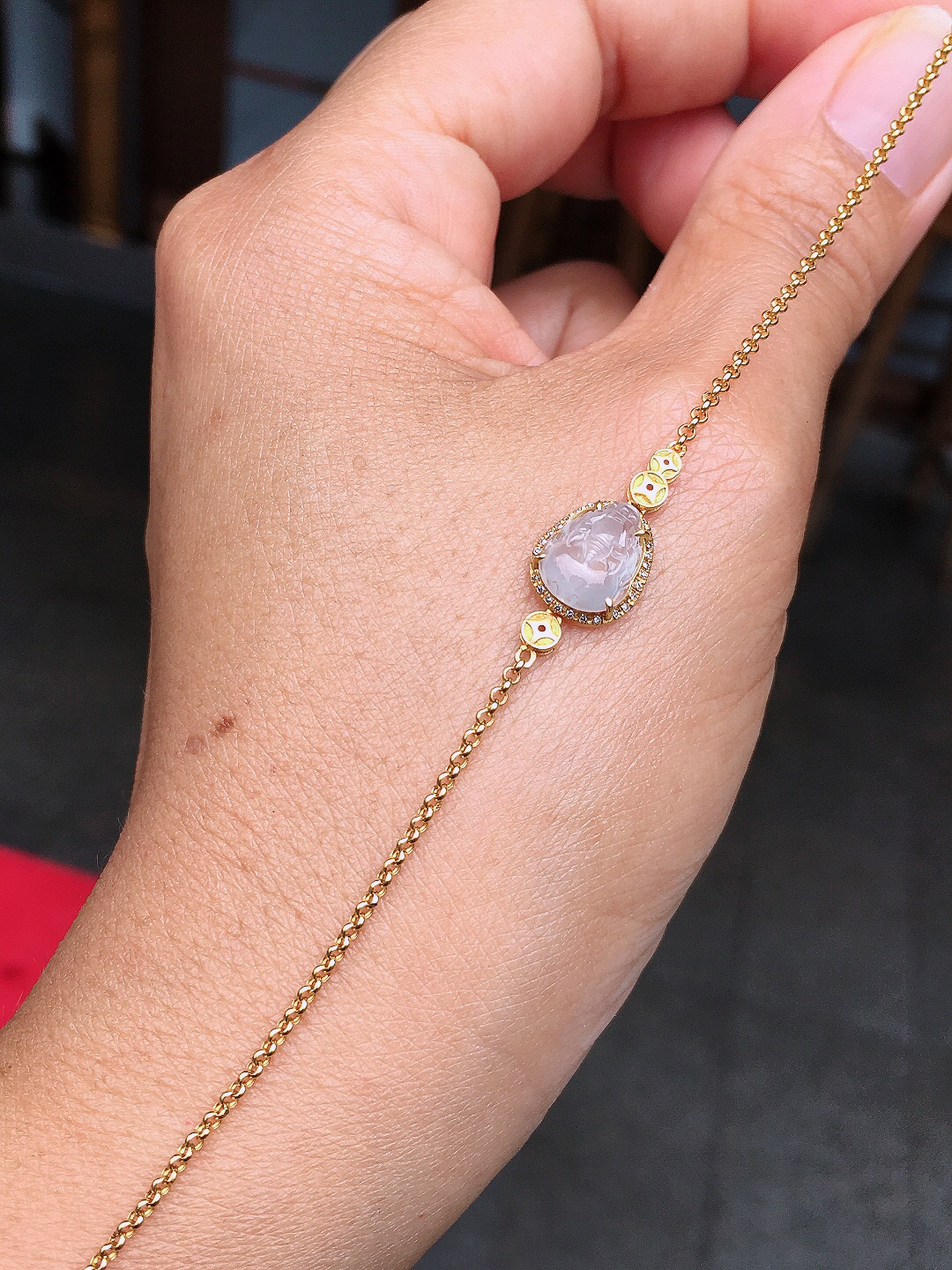 冰种貔貅手链，玉质细腻，荧光感超
强，饱满圆润，尽显优雅气质，18k
金豪华镶嵌