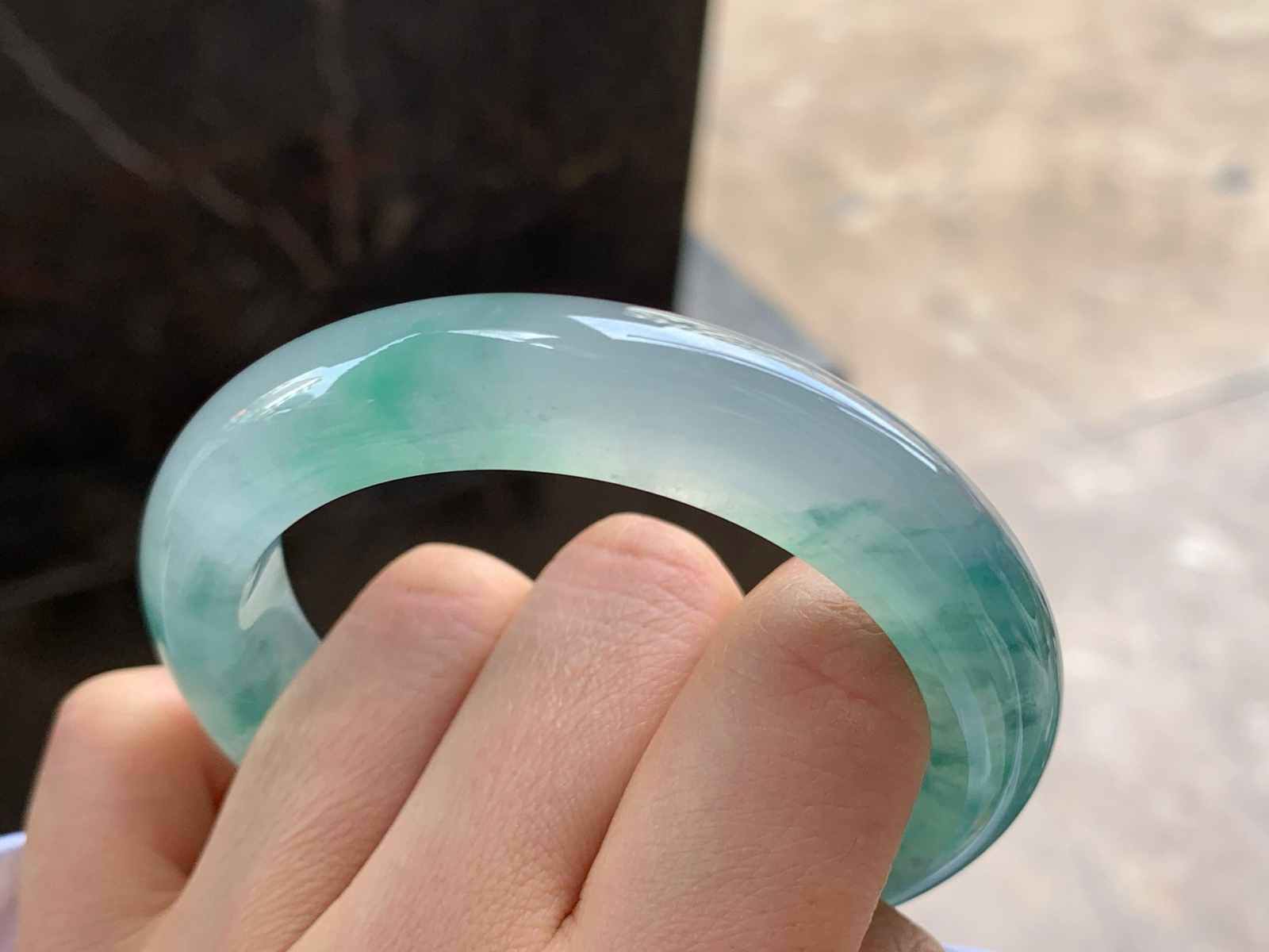 54-11.9-9.3

冰种飘花手镯^_^鲜艳