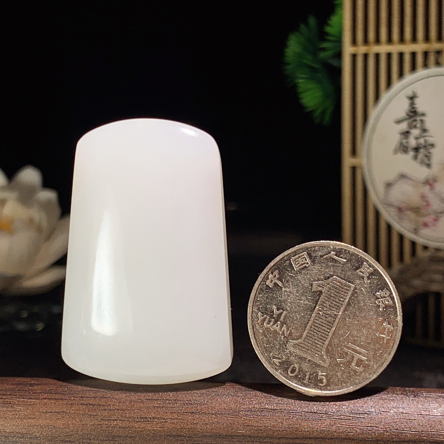 和田玉羊脂白玉平安无事牌挂件。尺寸43/28/8重22.5克，玉质细腻油润 脂粉好，品质好！lt260418