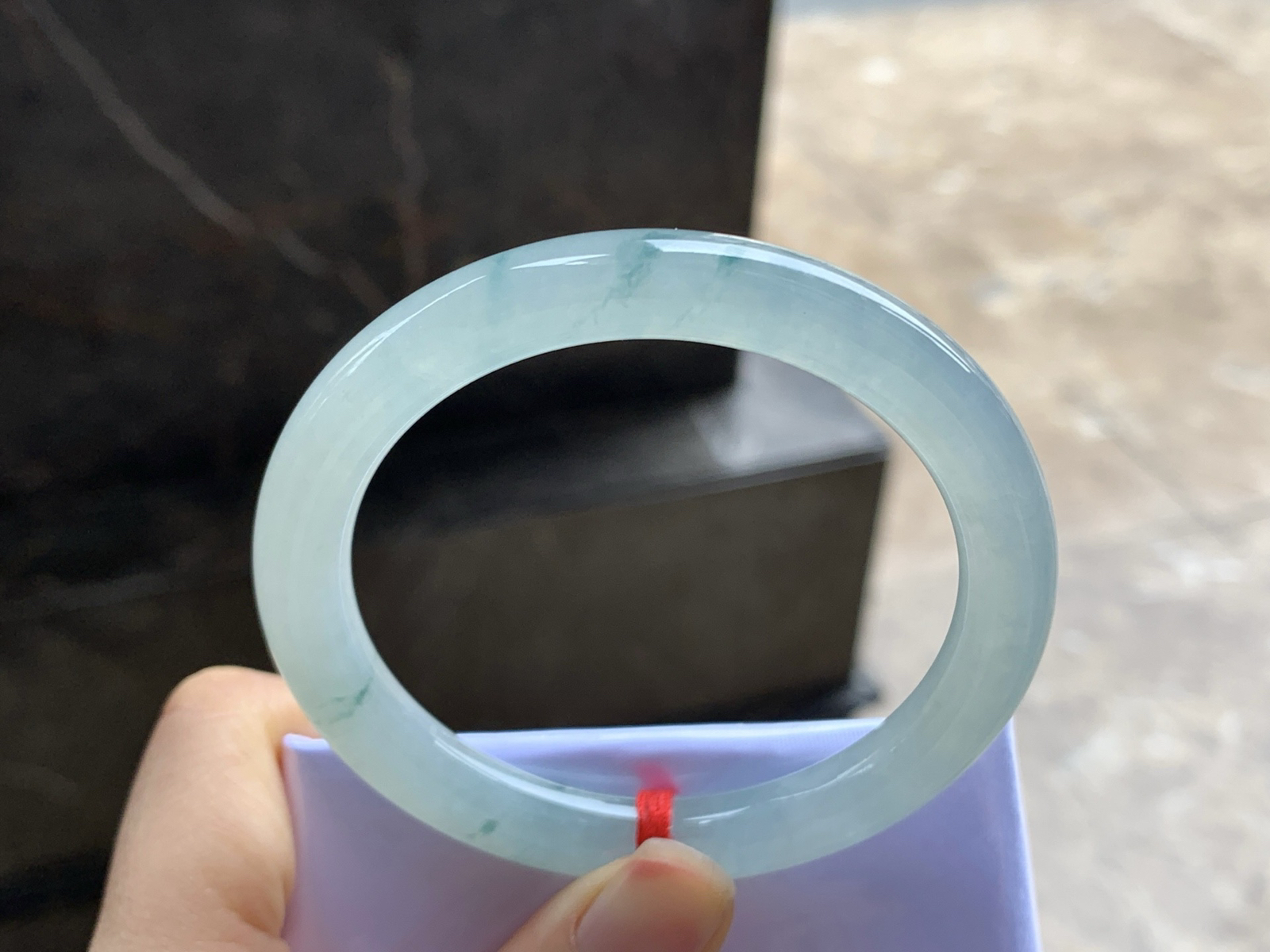 54.5-8.4

冰飘花圆条手镯^_^水润清新