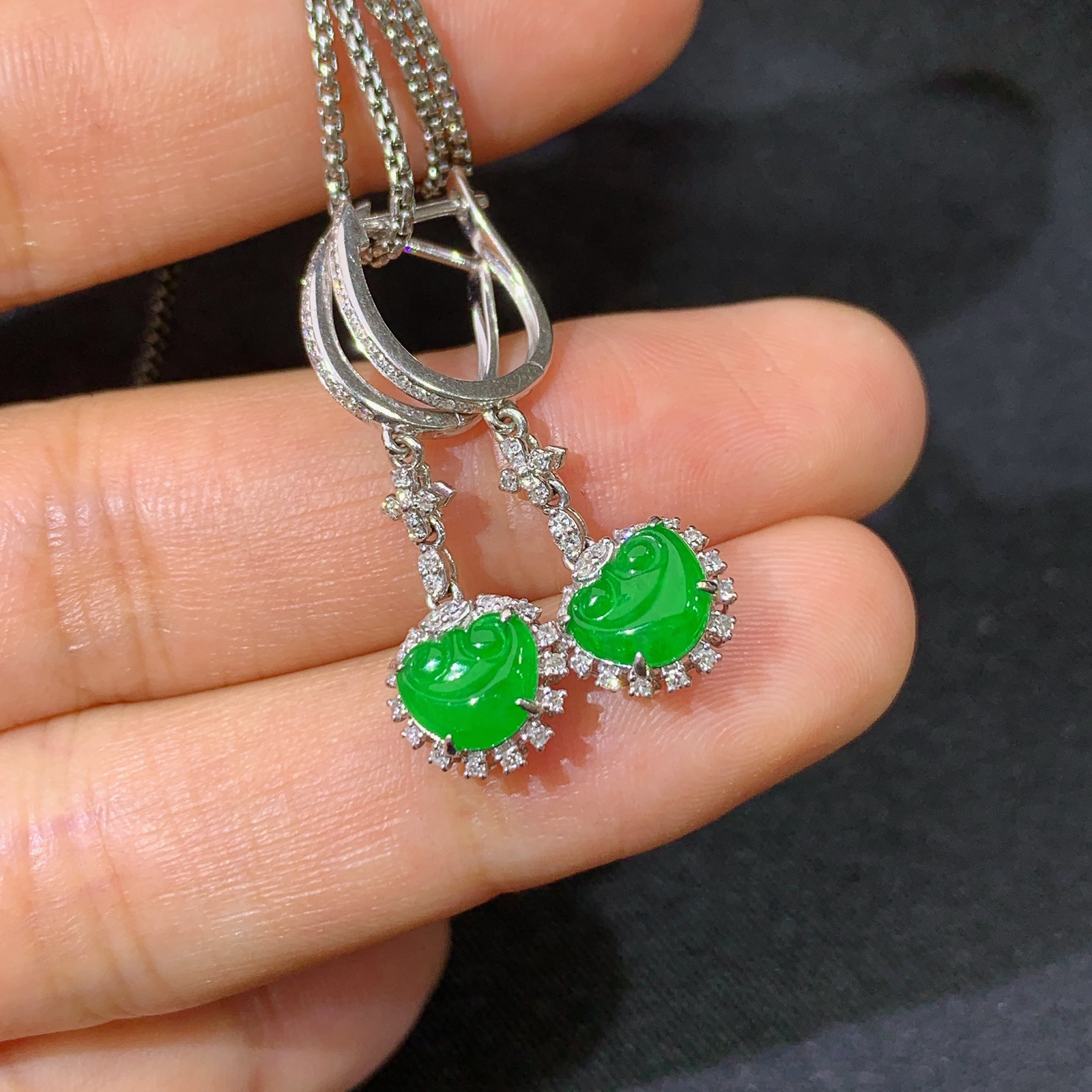 冰阳绿如意耳坠，18k金镶嵌，款式新颖，冰润色阳，种水足，Cr 尺寸4.7*6*2