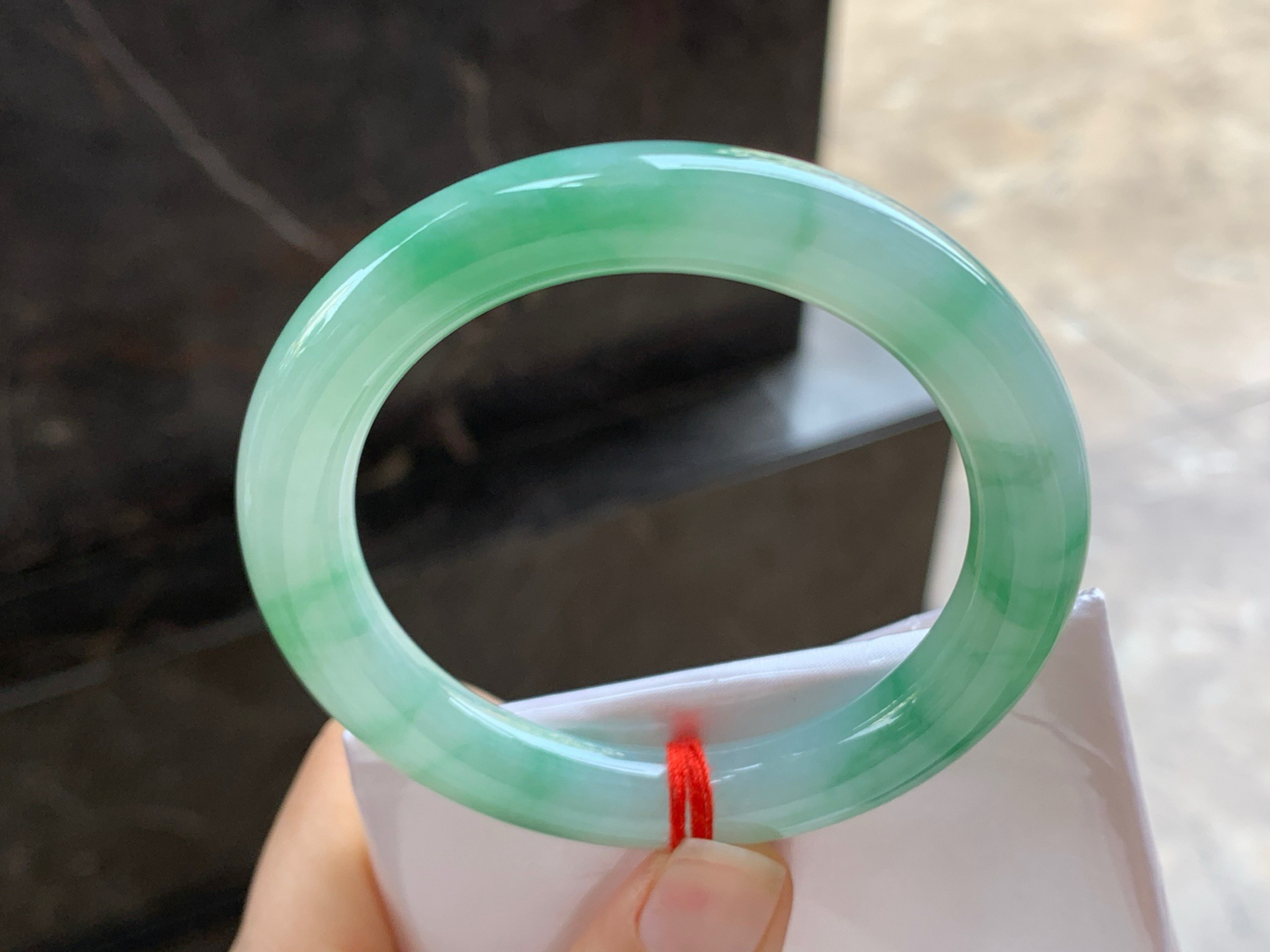 52-9.7

绿花圆条手镯^_^细腻