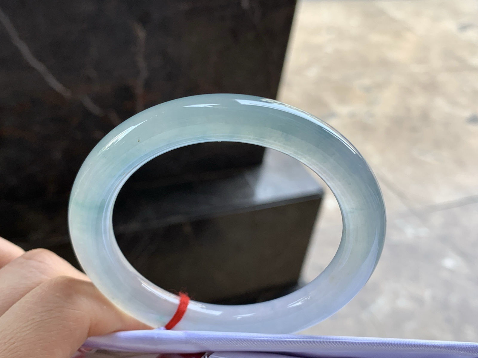 57-10

冰蓝水圆条手镯^_^清透