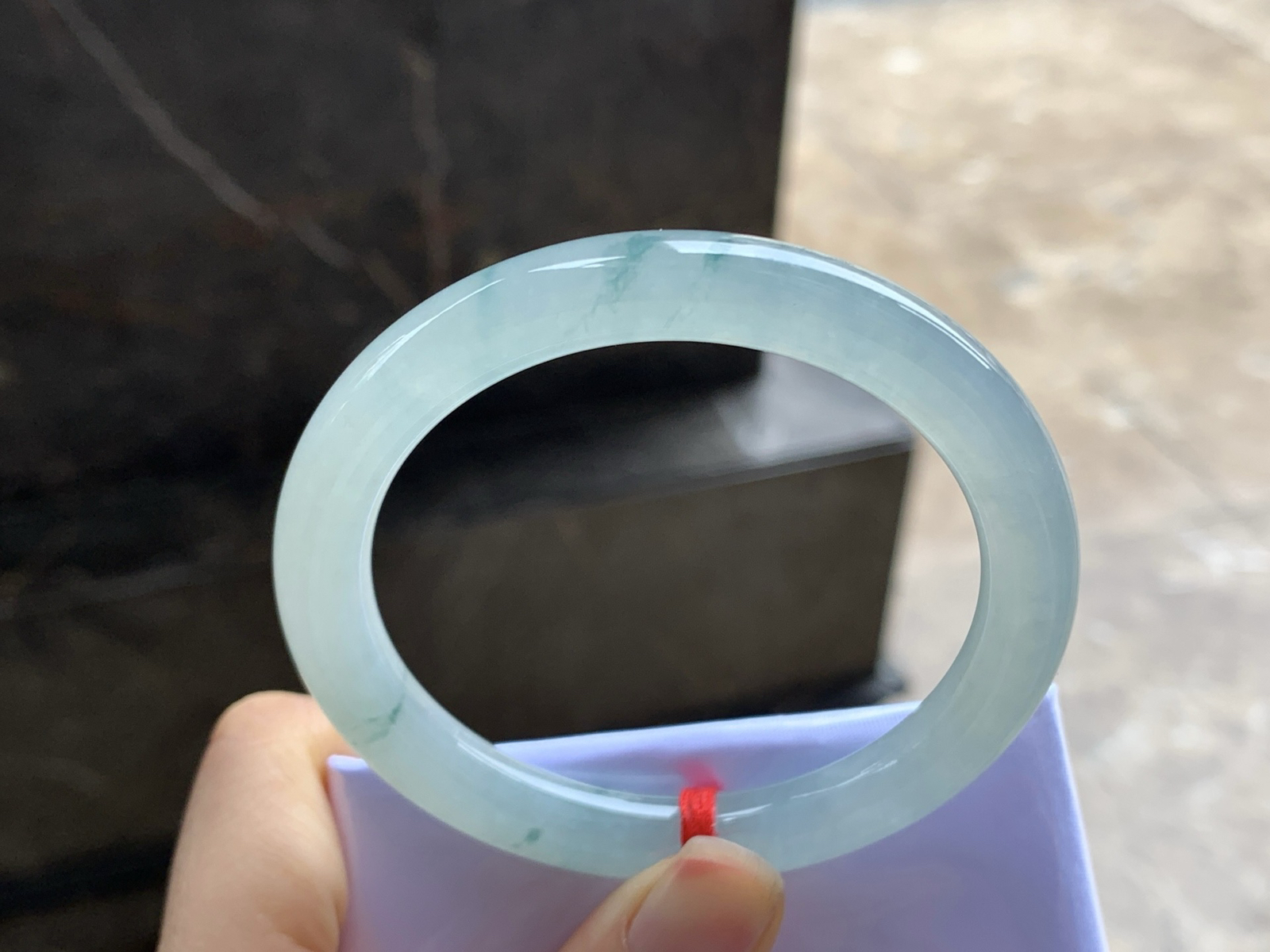 54.5-8.4

冰飘花圆条手镯^_^水润清新