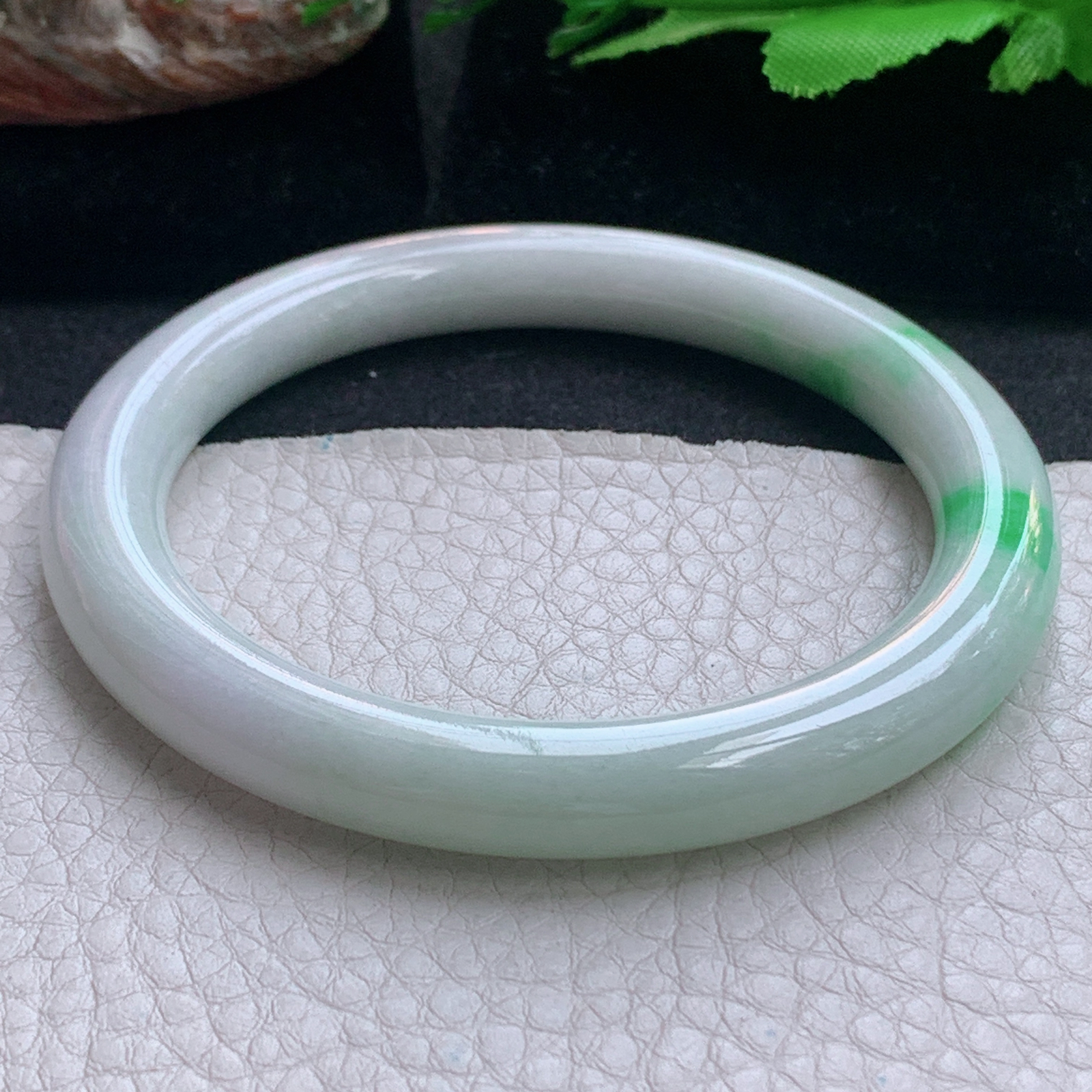 xx实拍57*8.6*8.8美人镯 天然缅甸翡翠a货手镯飘绿秀气正圈叮当镯